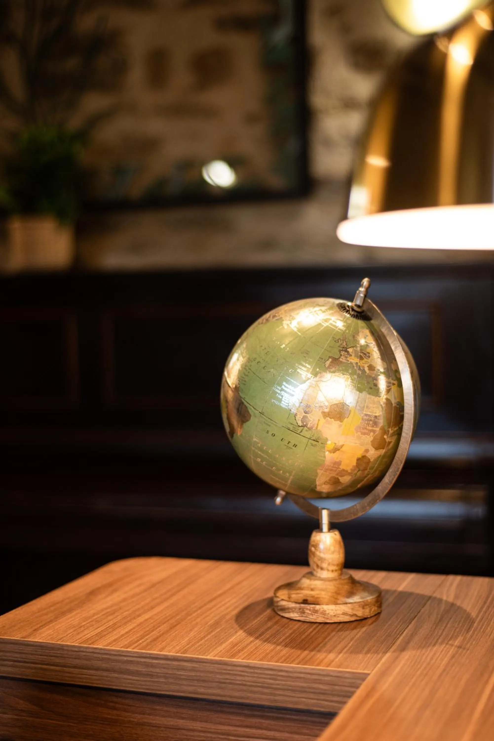 Library in La Maison OBONO Hôtel & Spa