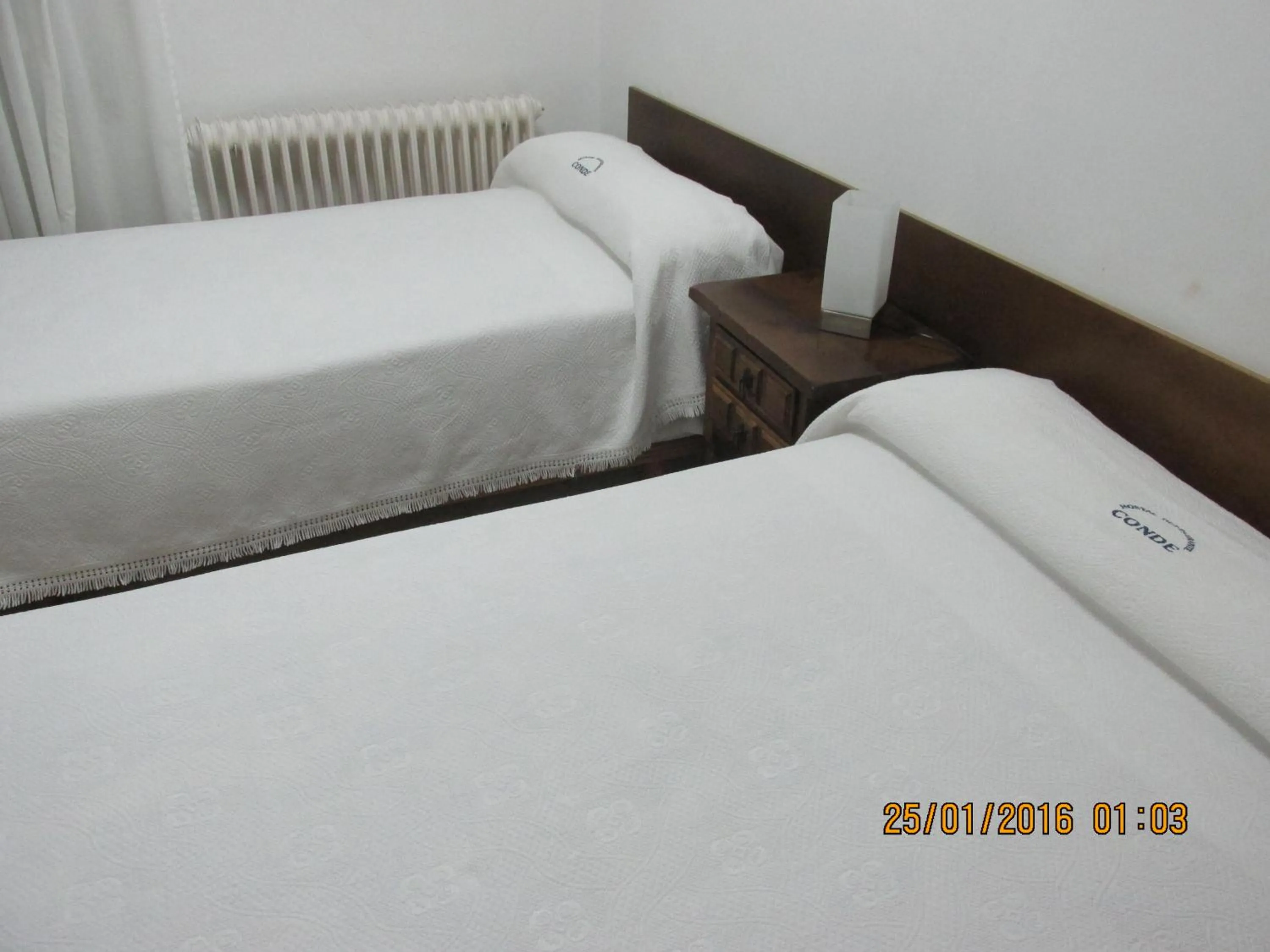 Bed in Hotel Conde