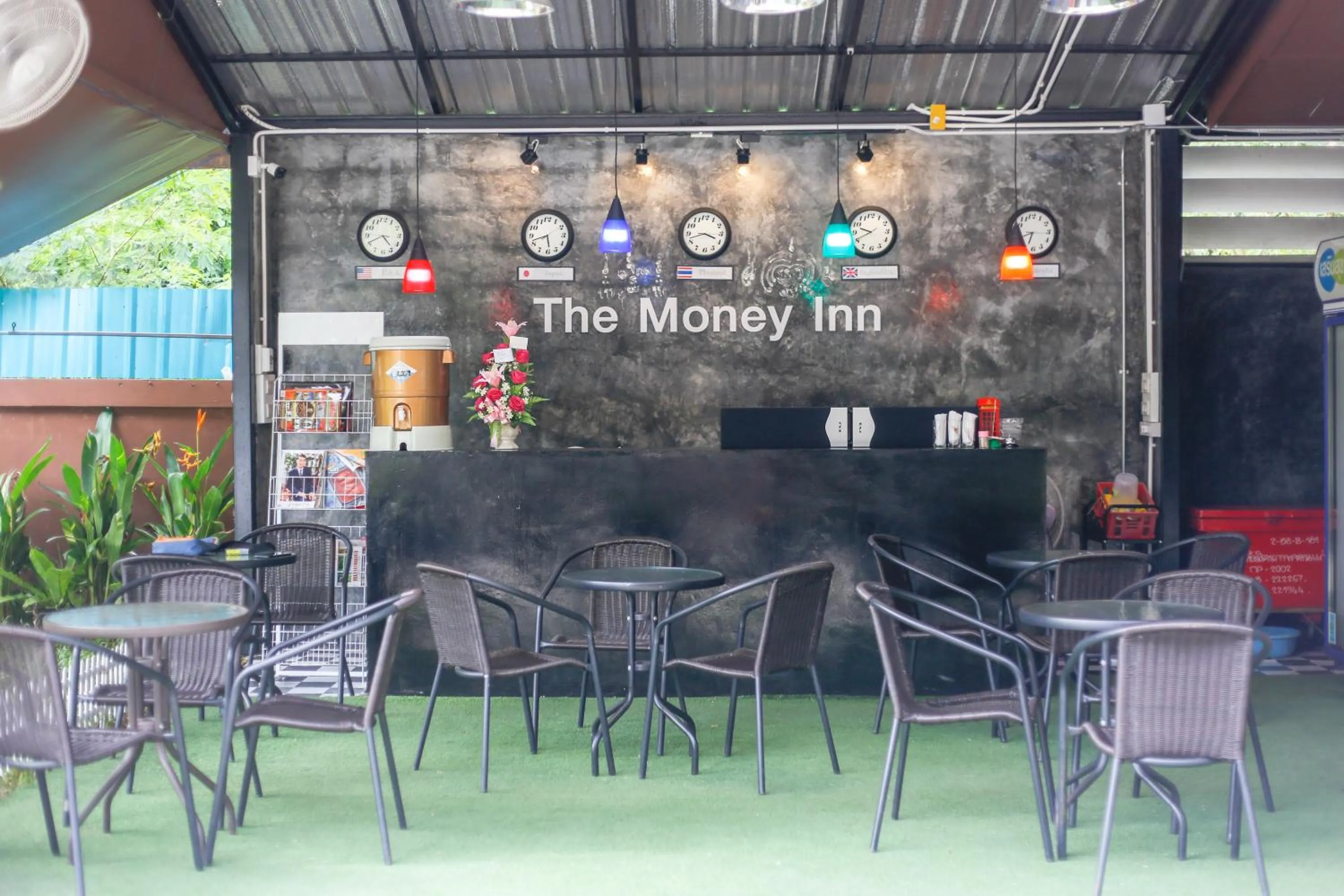 Lobby or reception in The Money Inn