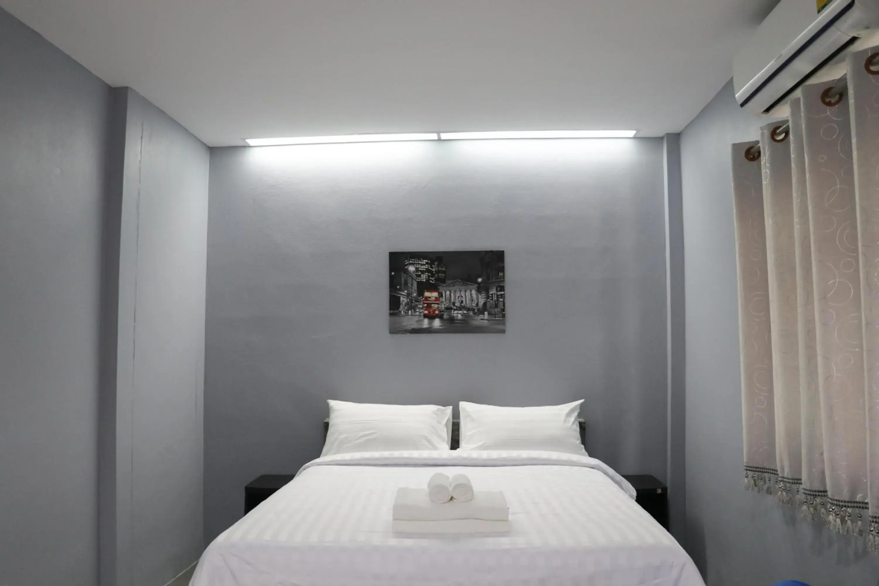 Deluxe Double Room in The Money Inn Deluxe Double Room in The Money Inn