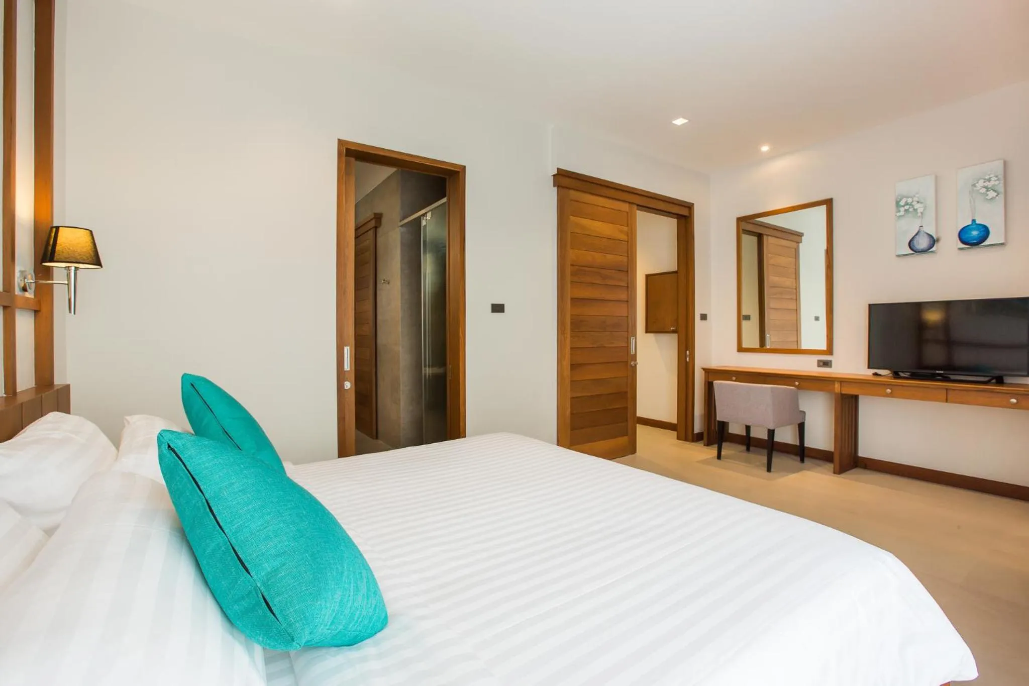 Shower, Bed in Villa Palavee (B1)