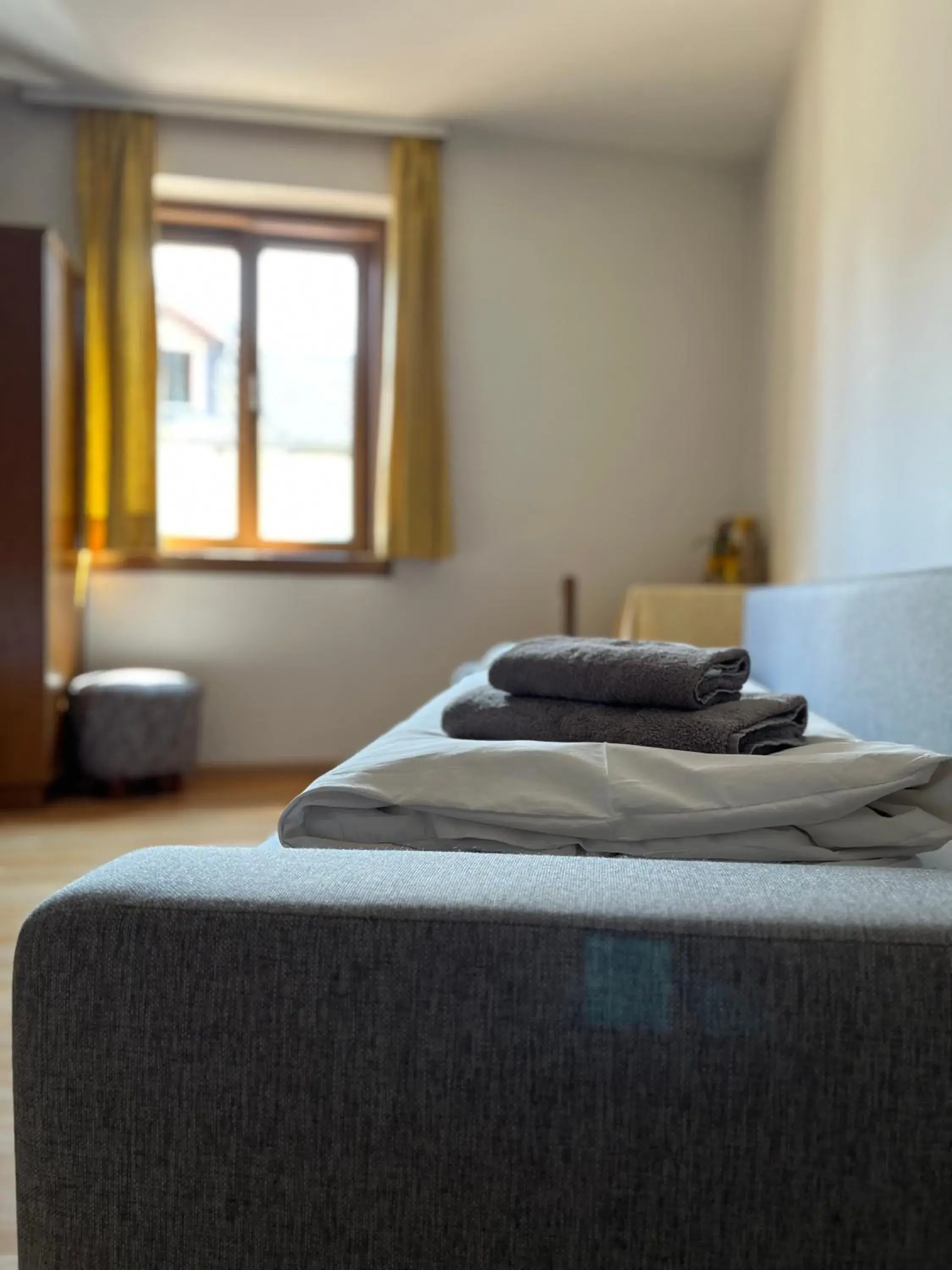 Basic Triple Room - single occupancy in Gasthof Sterzingerhof Basic Triple Room - single occupancy in Gasthof Sterzingerhof