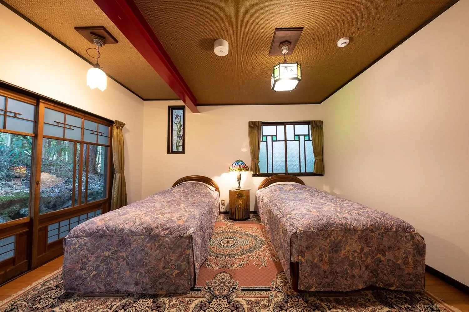 Bed in Taisho Yufu no Hana