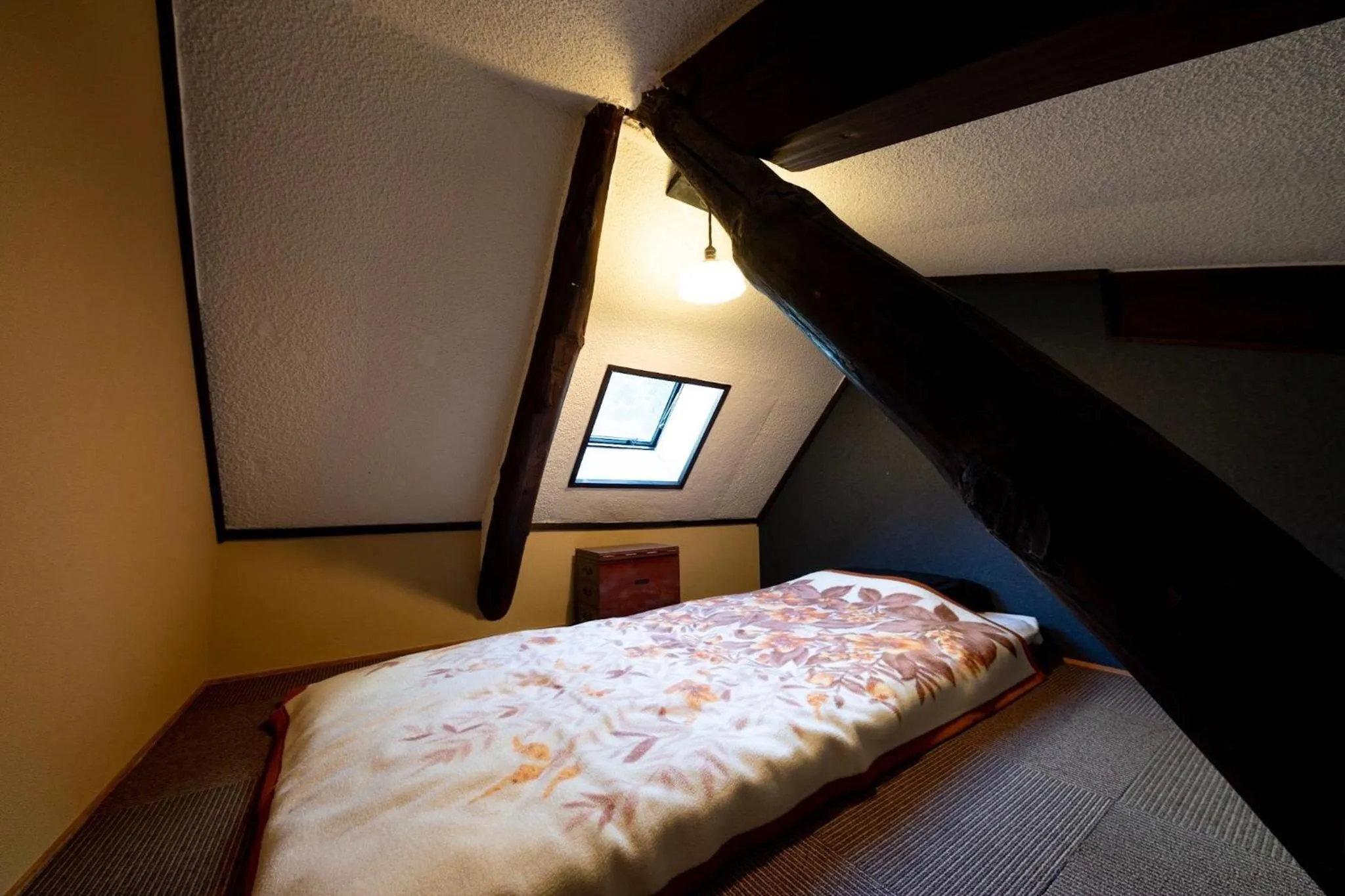 Bed in Taisho Yufu no Hana