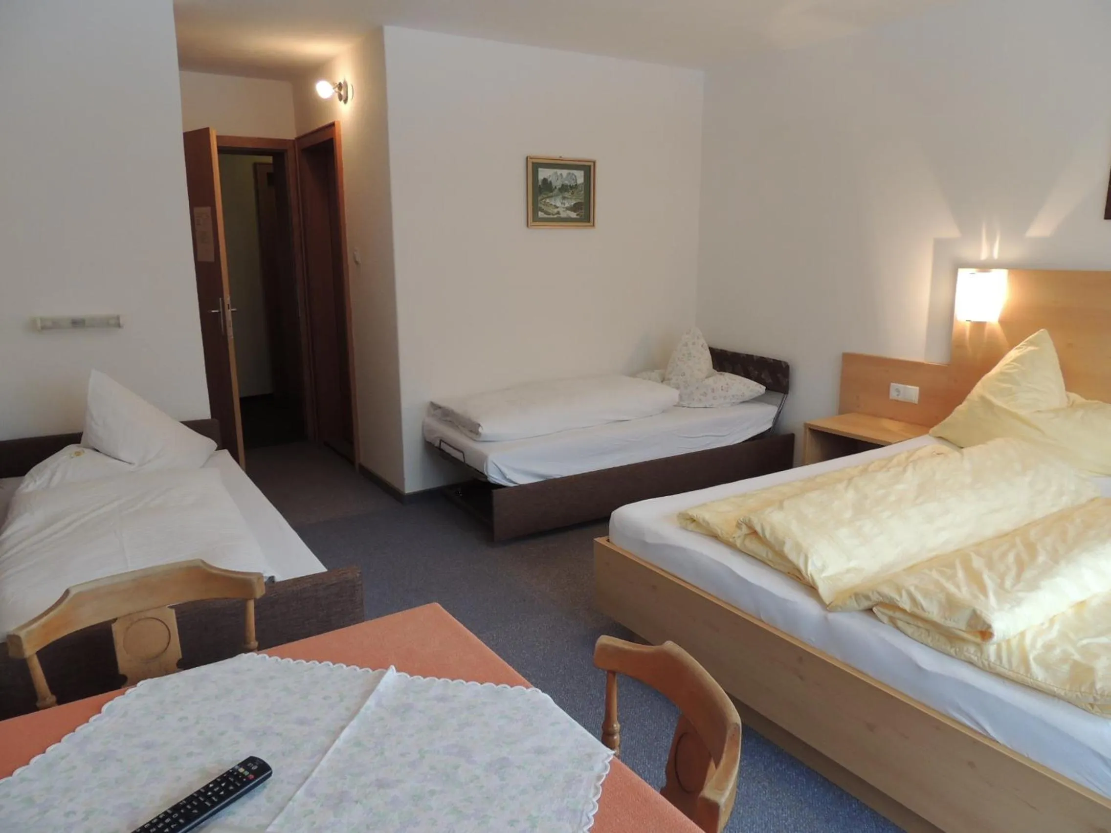 Photo of the whole room, Bed in Pension Winnebach