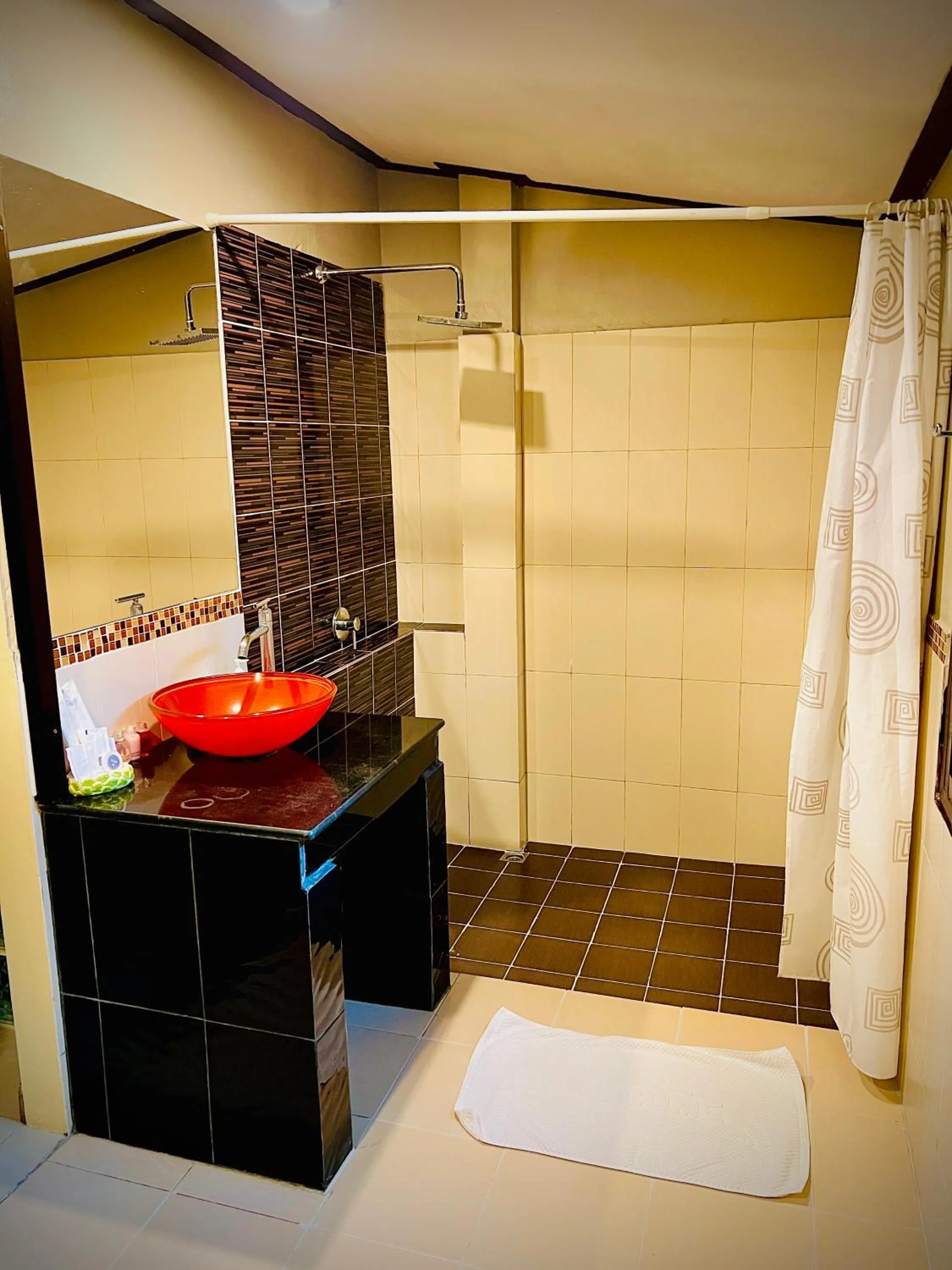 Shower in Baan Ton Rak Boutique Resort