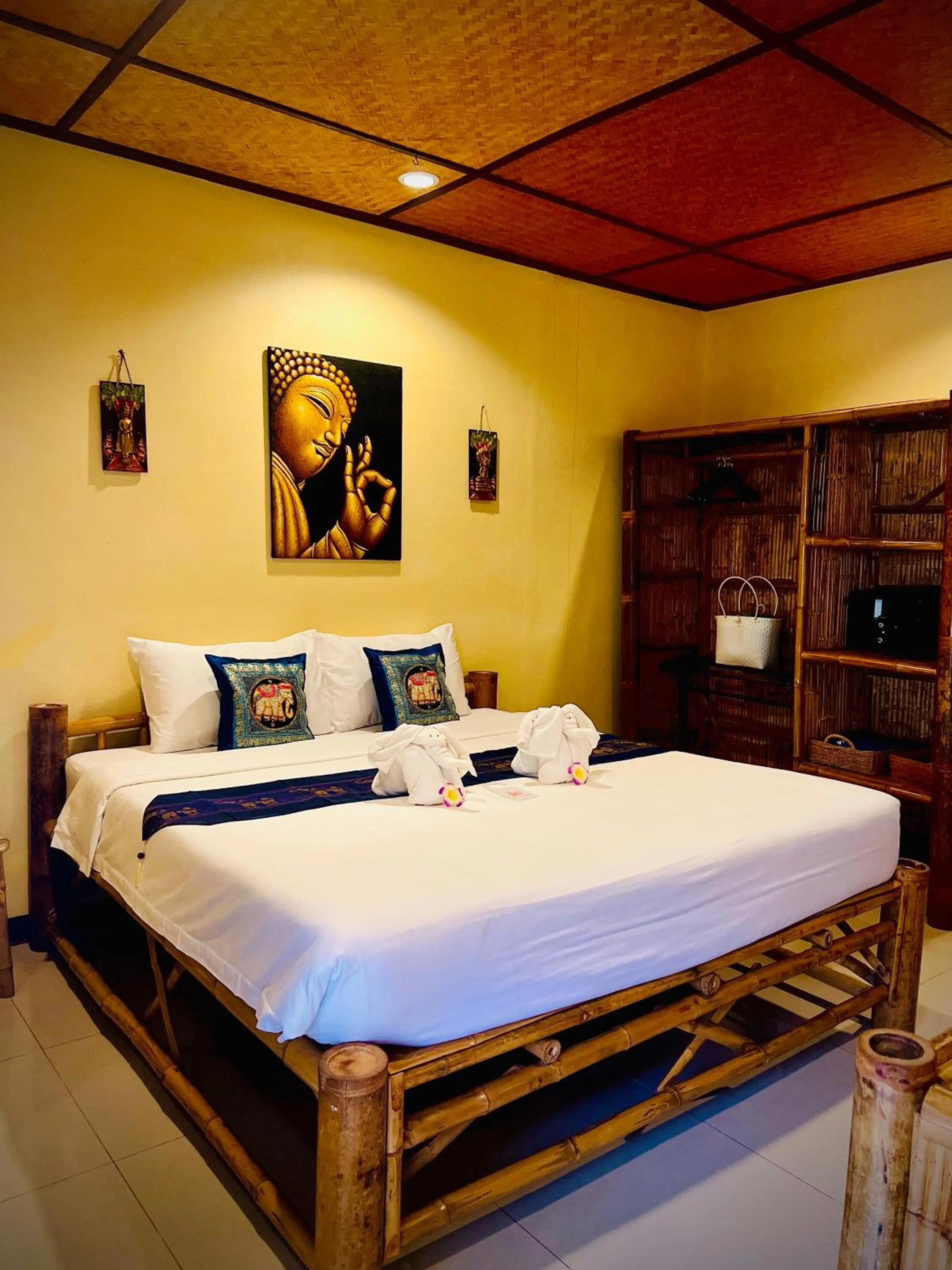 Bed in Baan Ton Rak Boutique Resort