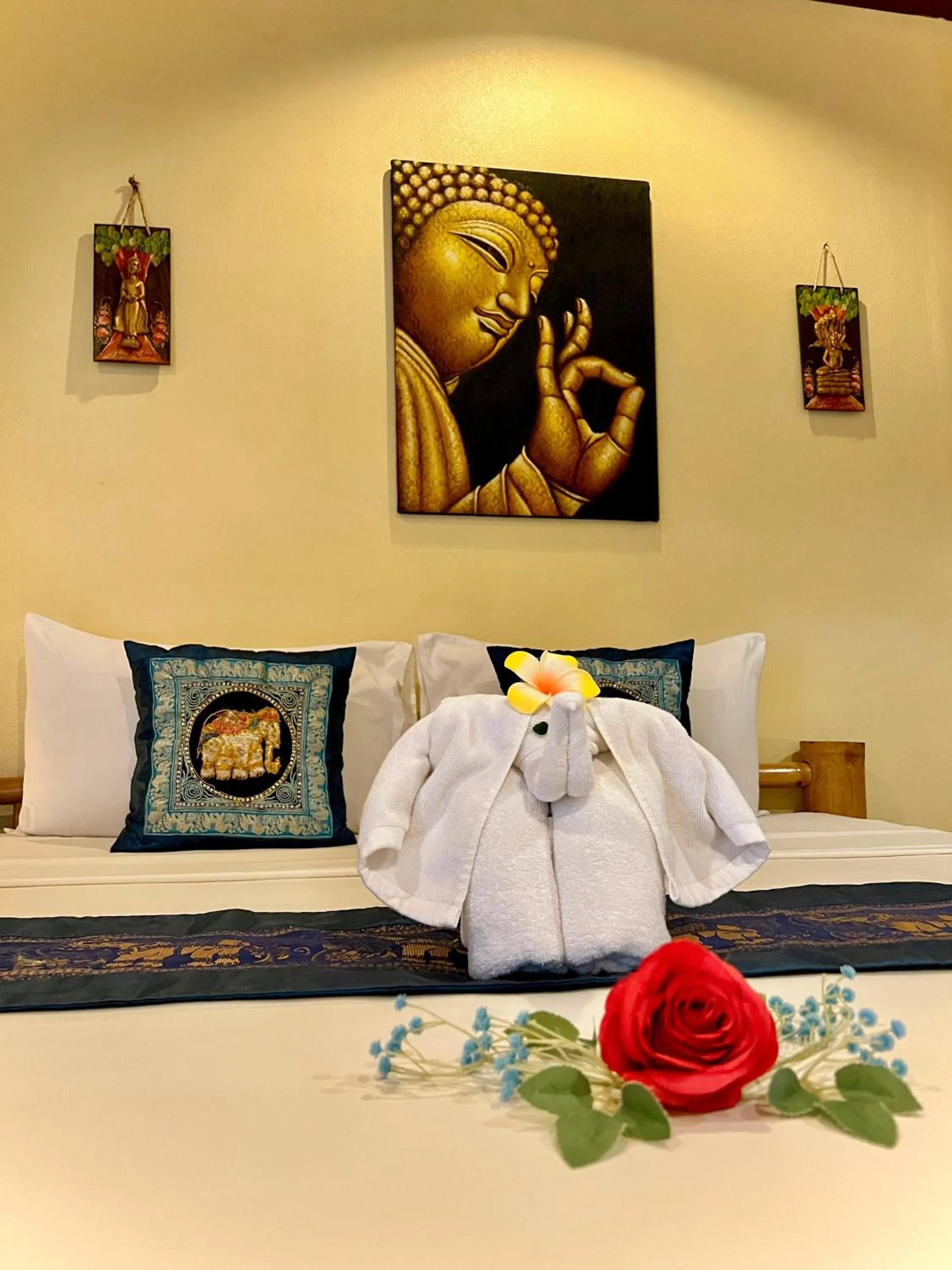 Bed in Baan Ton Rak Boutique Resort