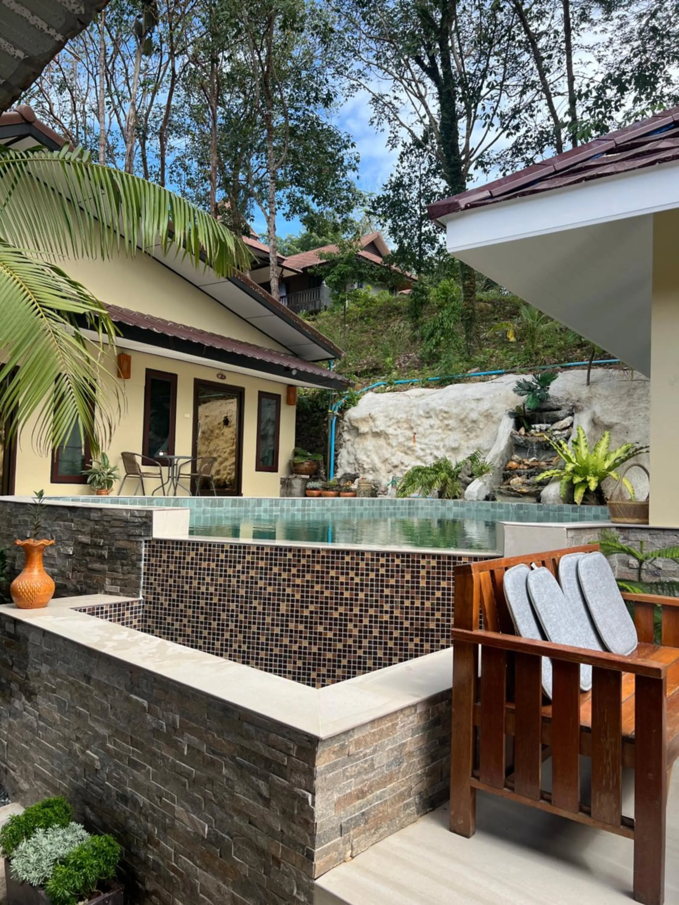 Swimming pool in Baan Ton Rak Boutique Resort