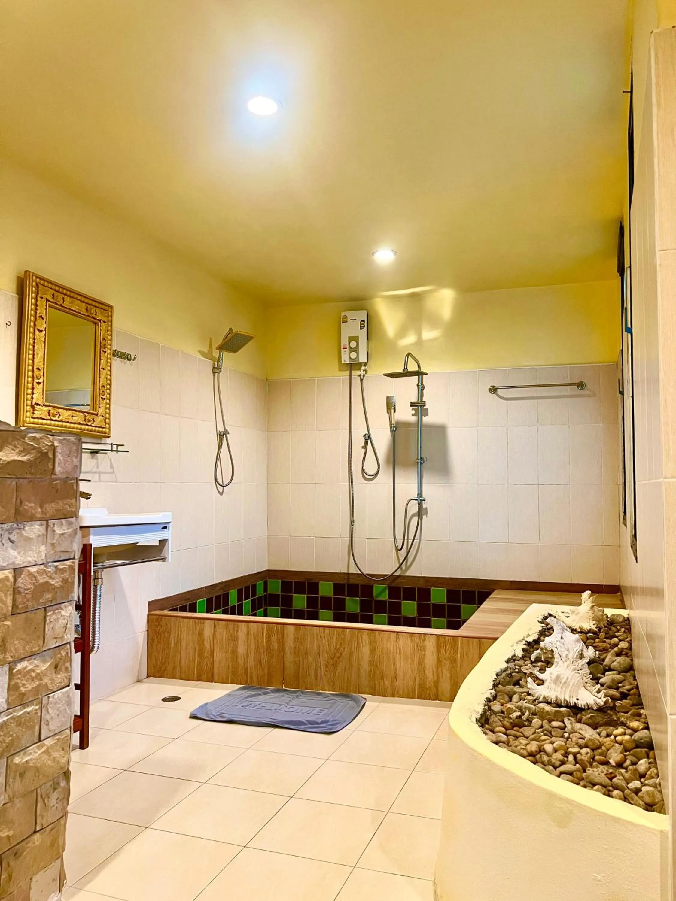 Shower in Baan Ton Rak Boutique Resort