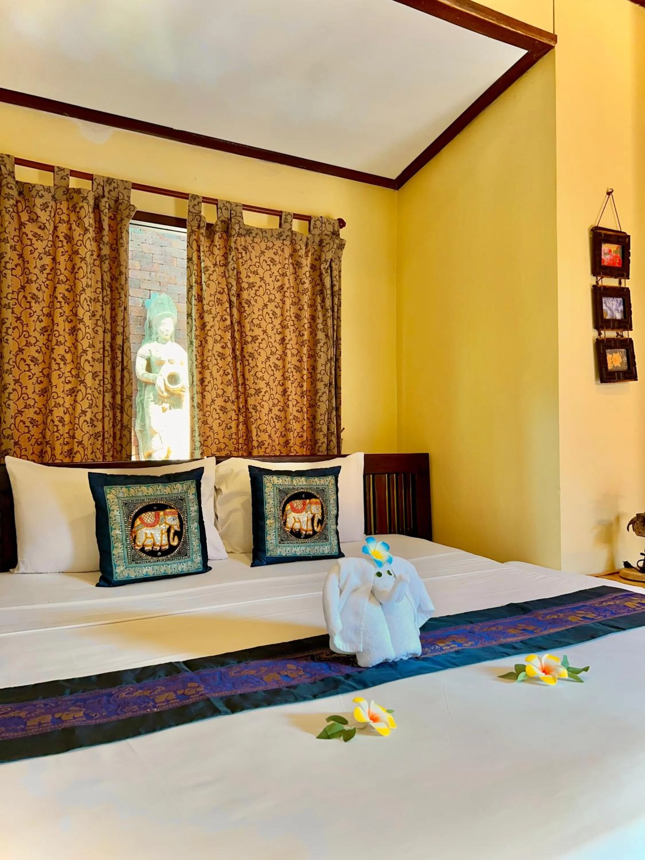Bed in Baan Ton Rak Boutique Resort