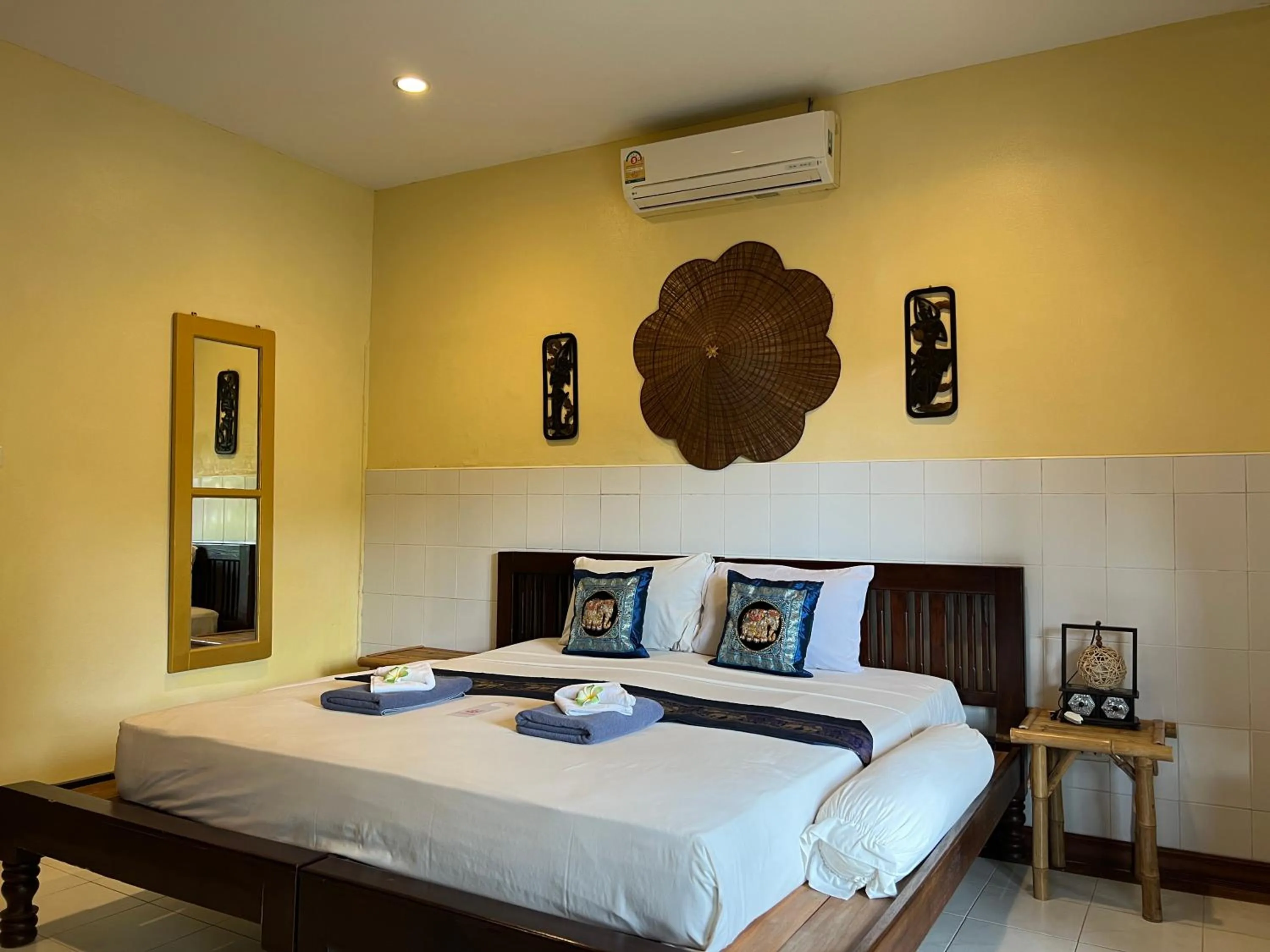 Bed in Baan Ton Rak Boutique Resort
