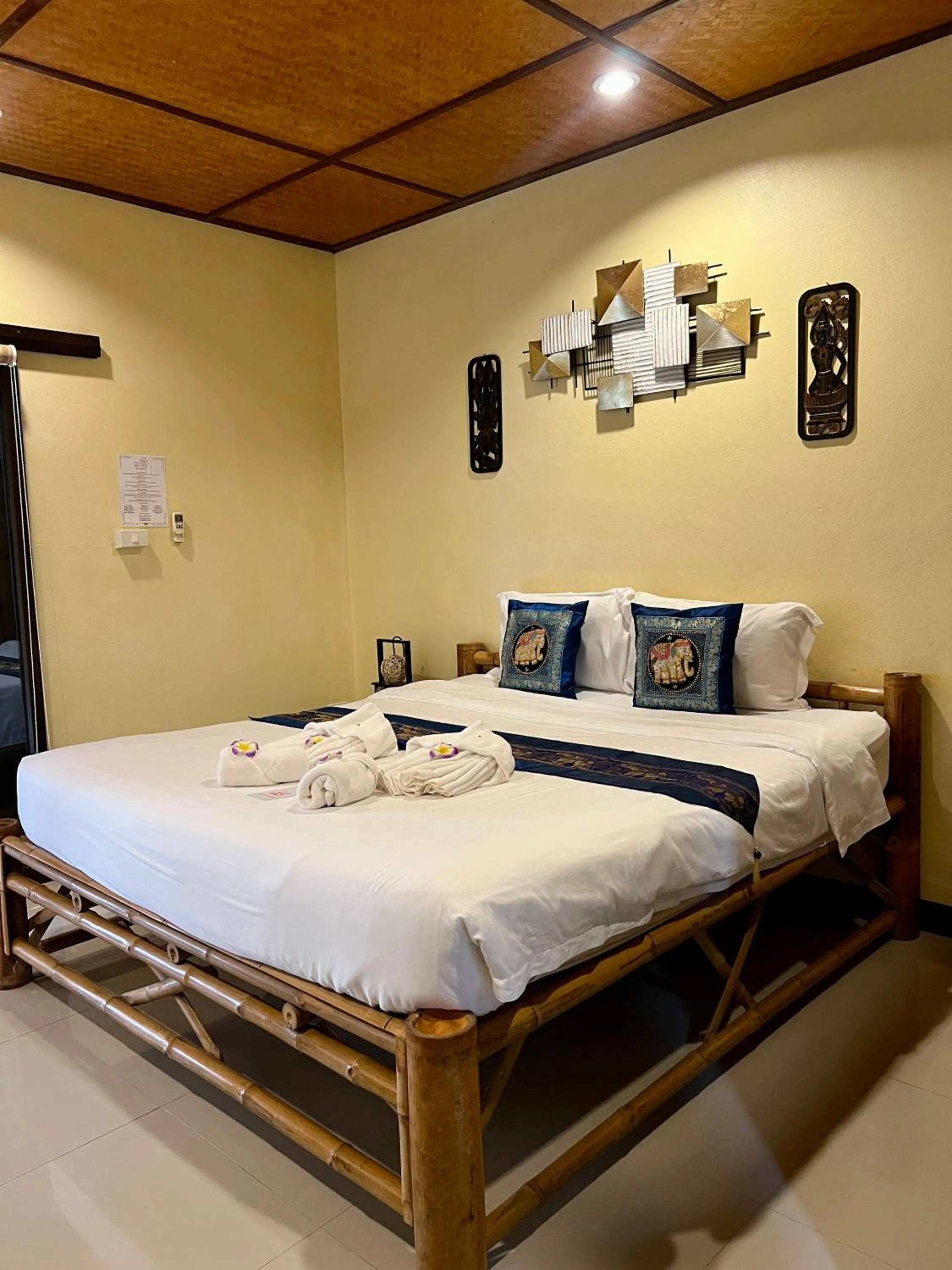 Bed in Baan Ton Rak Boutique Resort