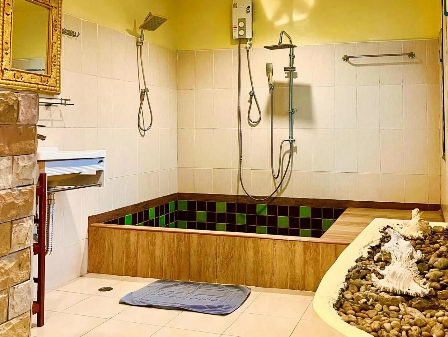 Bathroom in Baan Ton Rak Boutique Resort