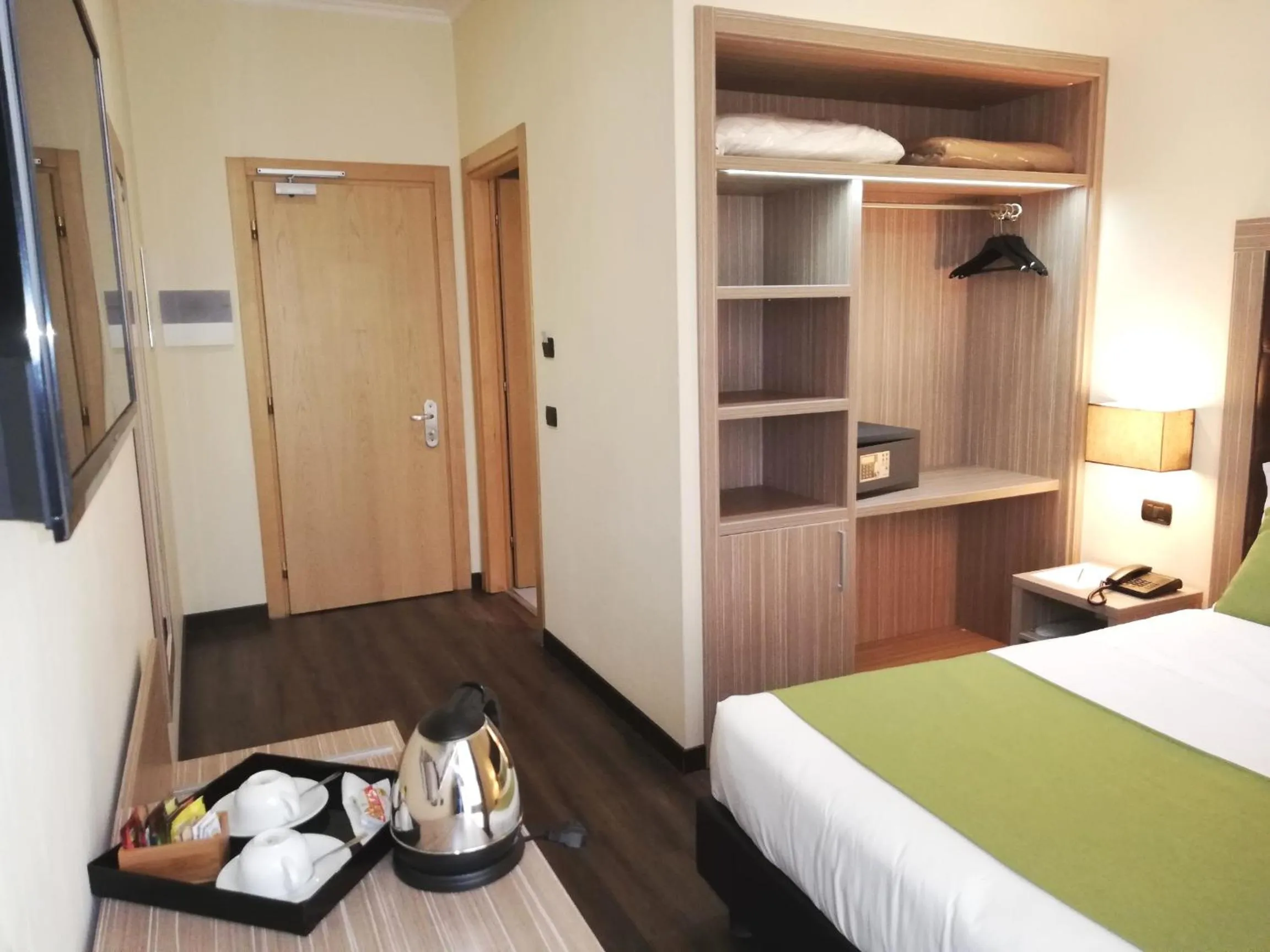 Coffee/tea facilities, Bed in Hotel Roma Sud