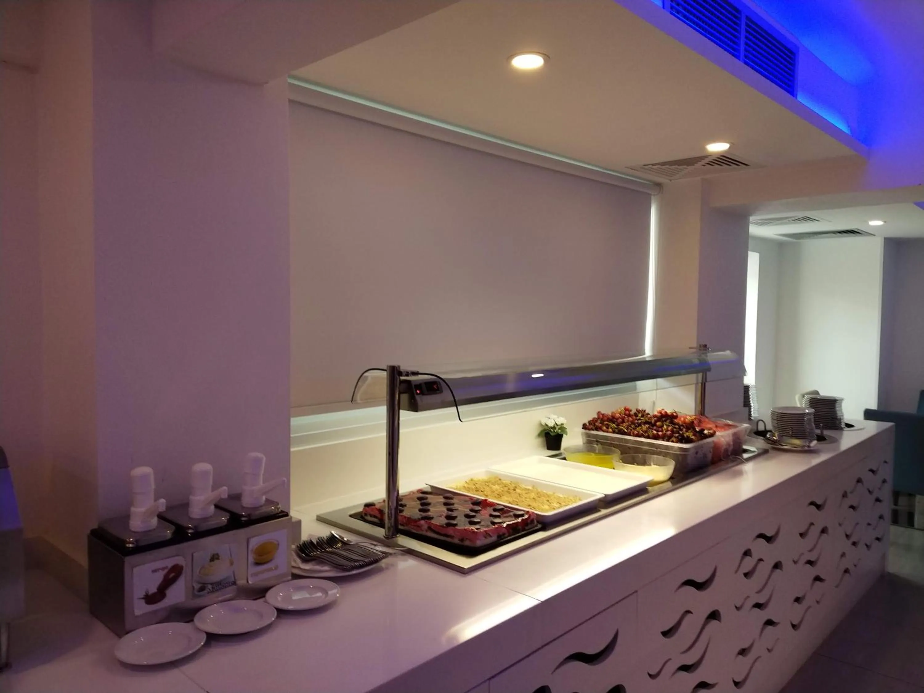 Restaurant/places to eat in Captain Pier Hotel