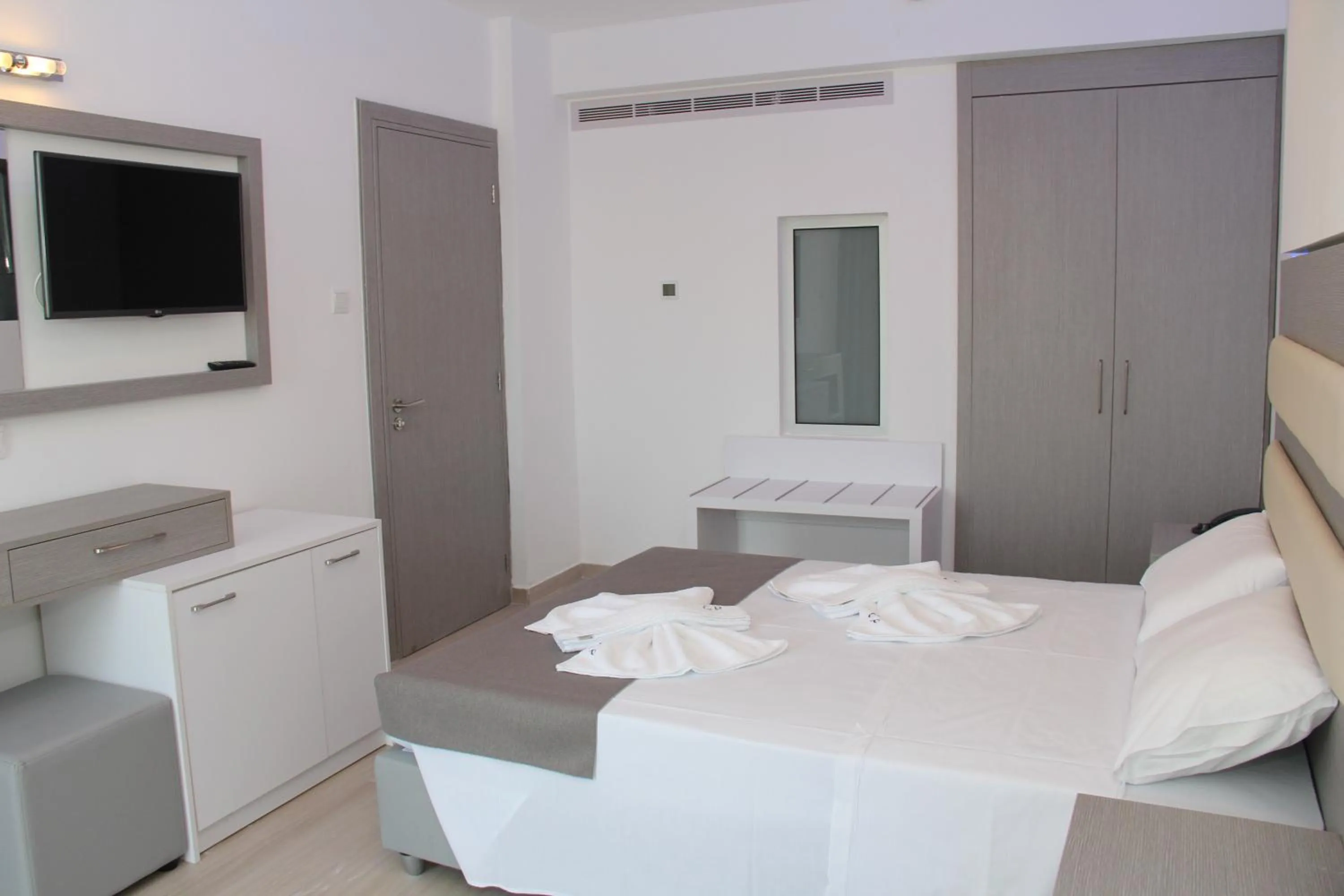 TV and multimedia in Captain Pier Hotel