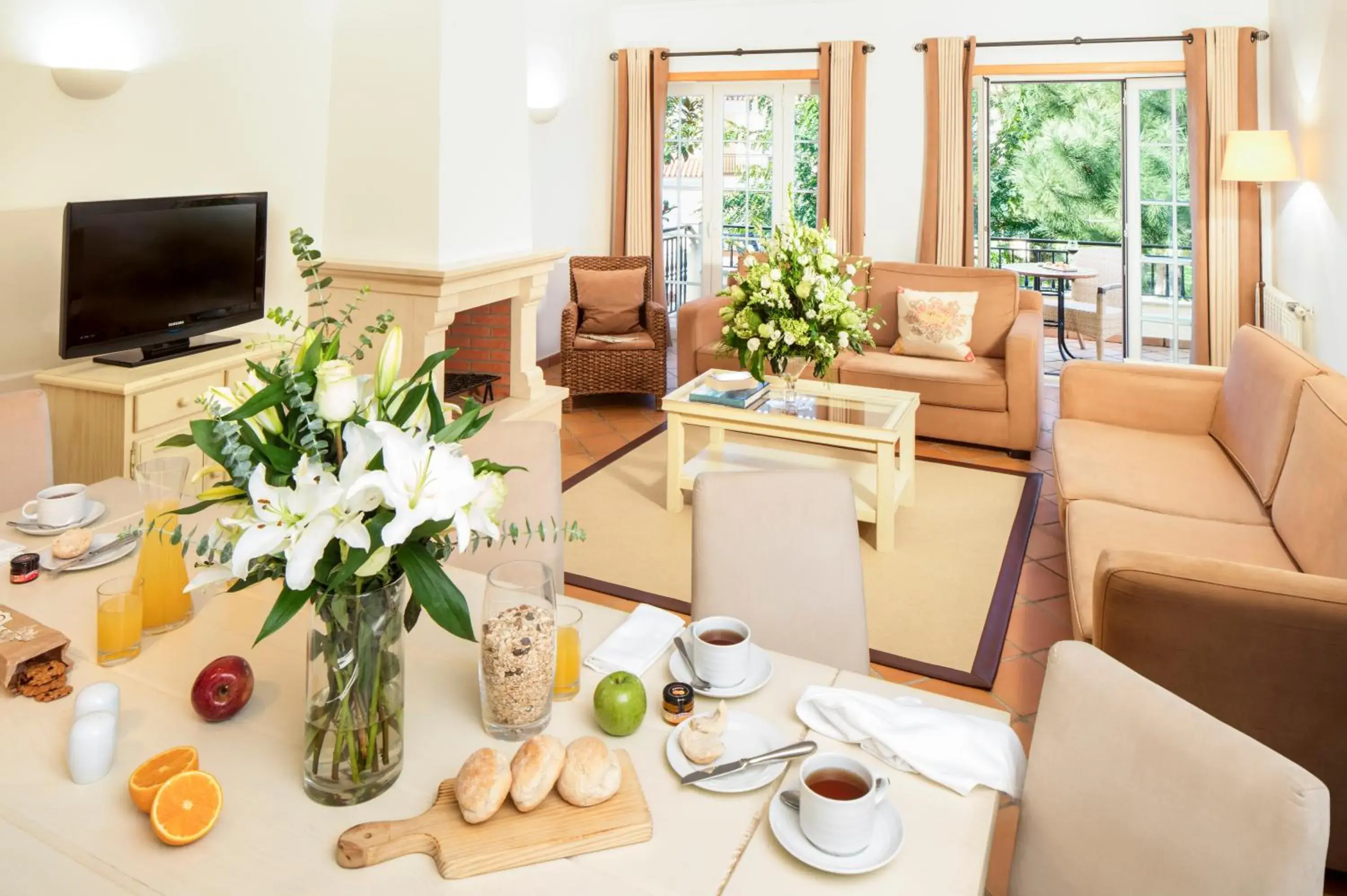 Three-Bedroom Apartment by The Garden in The Village – Praia D’El Rey Golf & Beach Resort Three-Bedroom Apartment by The Garden in The Village – Praia D’El Rey Golf & Beach Resort