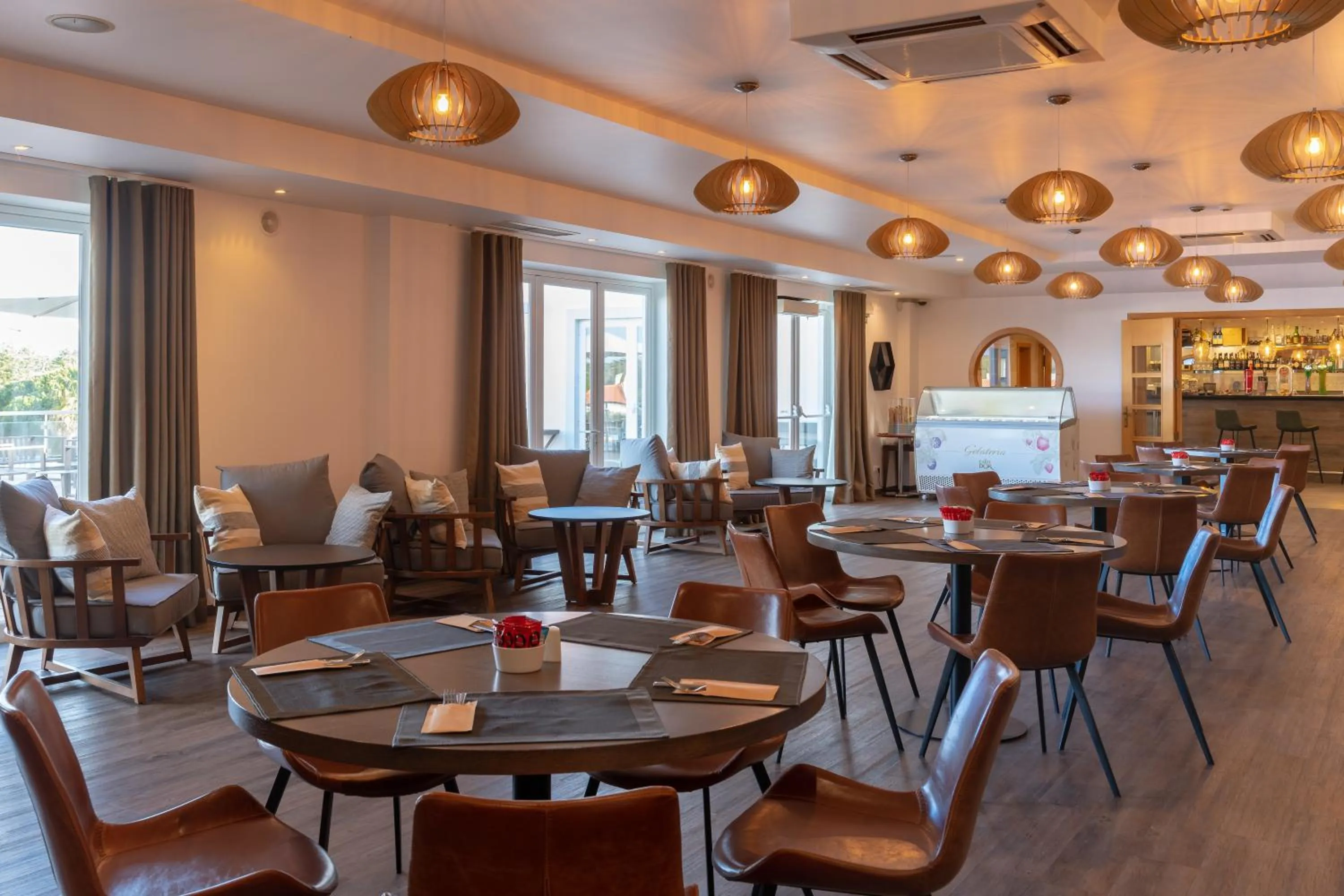 Restaurant/places to eat in The Village – Praia D’El Rey Golf & Beach Resort