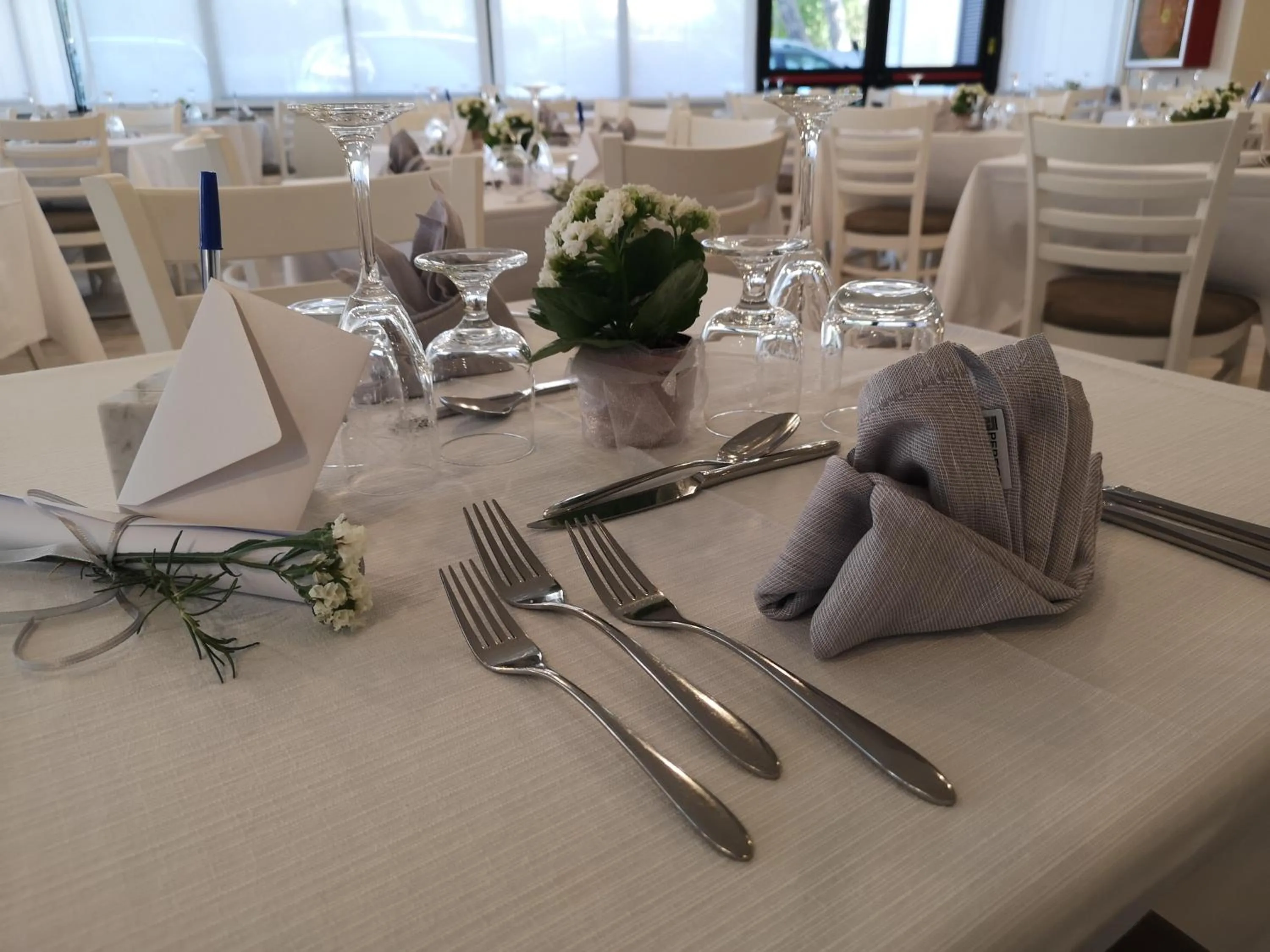 Restaurant/places to eat in Hotel Virginia