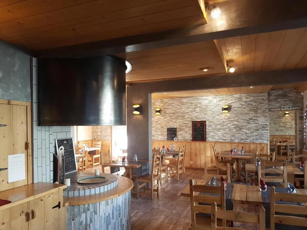 Dining area in Hôtel les Vallois