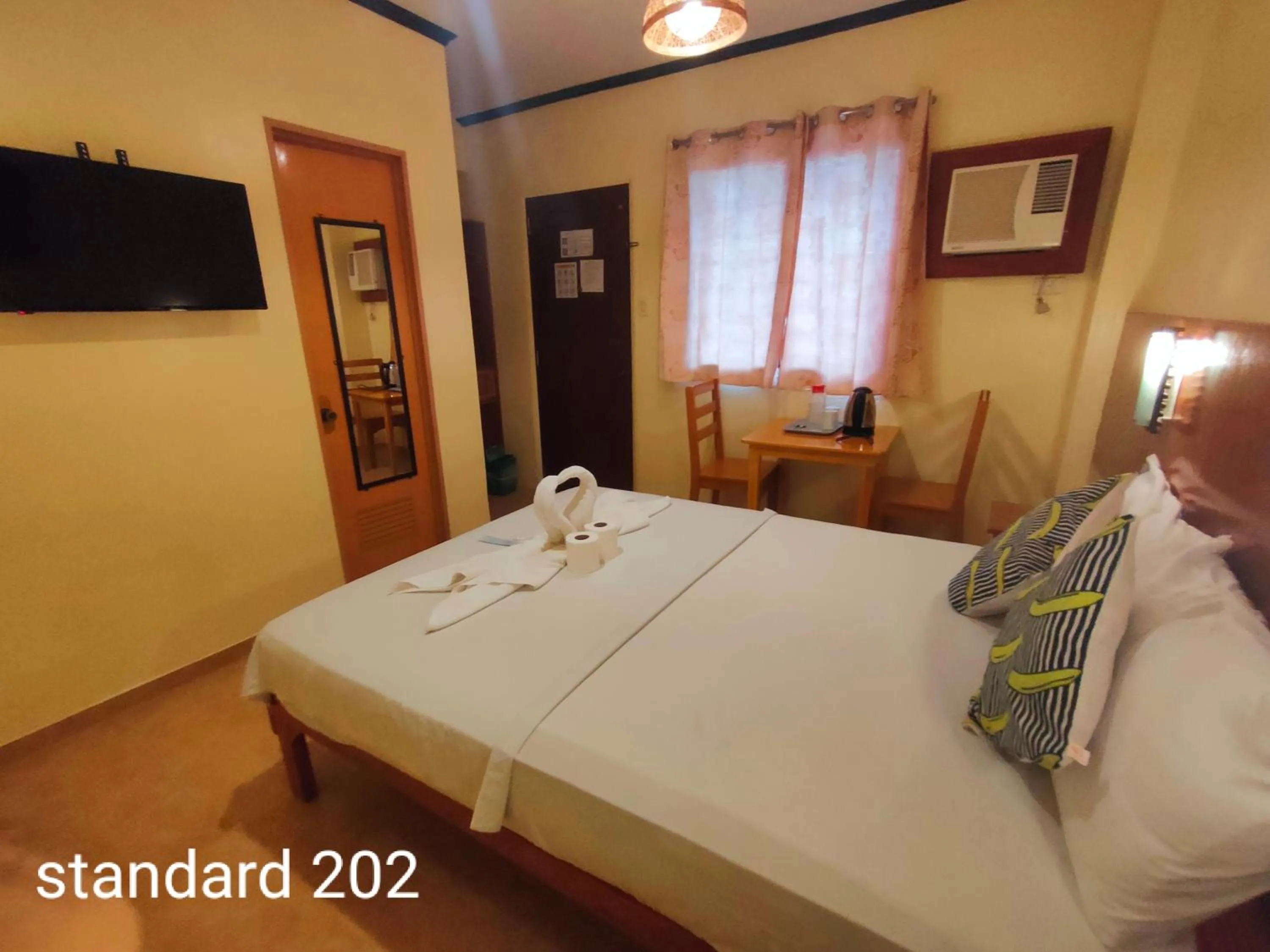 Bedroom, Bed in Sulu Plaza