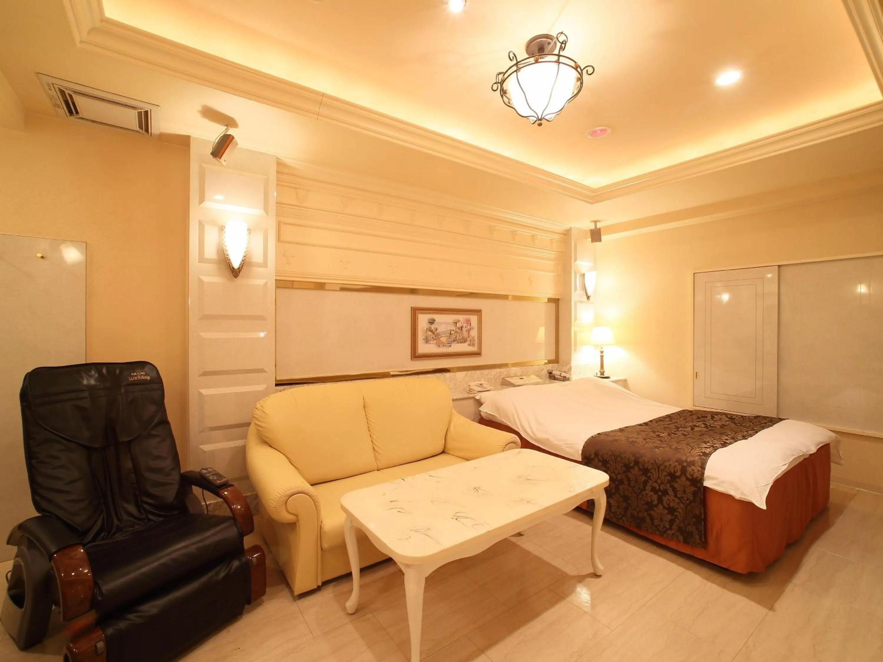 Photo of the whole room, Bed in Hotel Fine Garden Kuwana