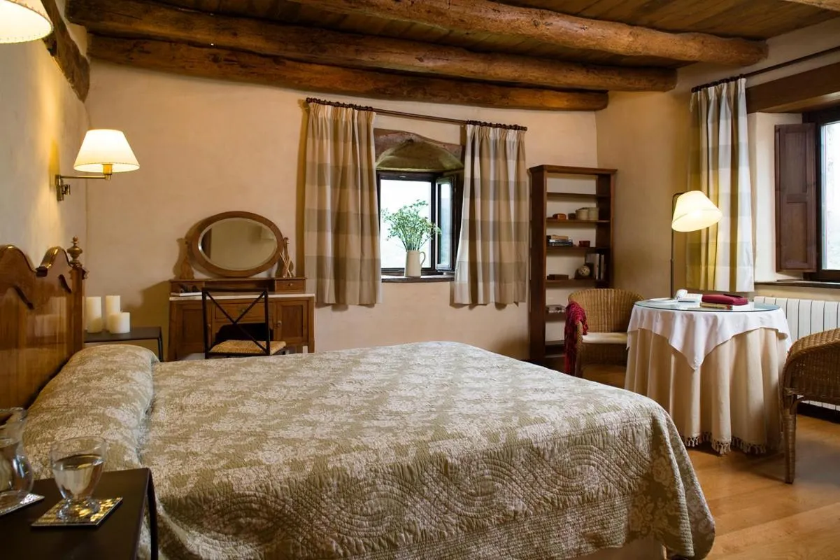 Photo of the whole room, Bed in Hotel Akerreta