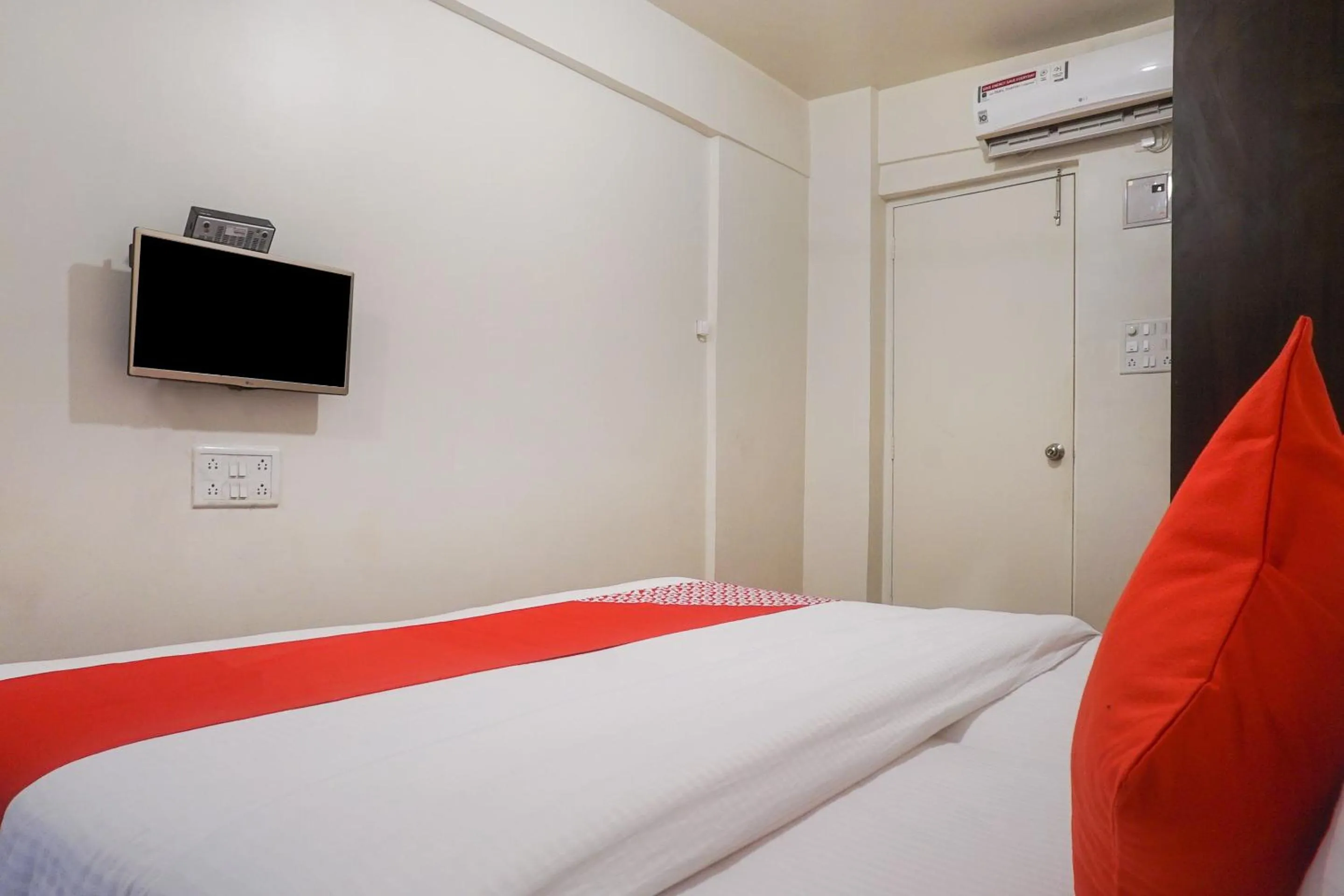 Bedroom, Bed in Super Hotel O River View Near Shaniwar Wada