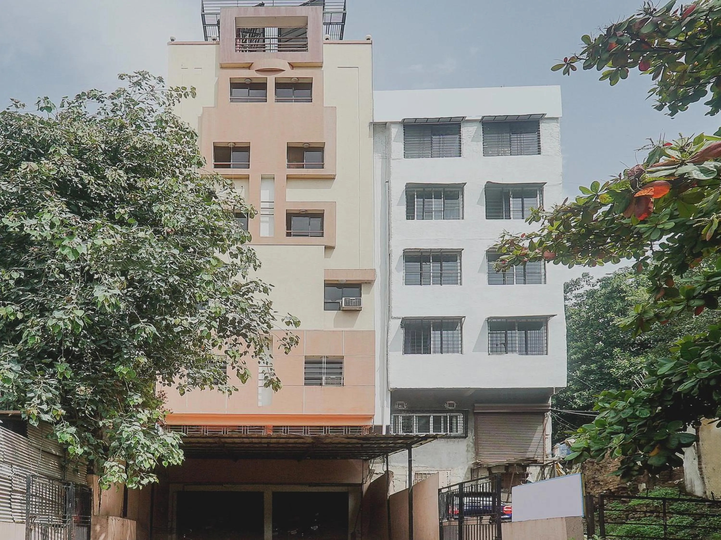 Facade/entrance in Super Hotel O River View Near Shaniwar Wada