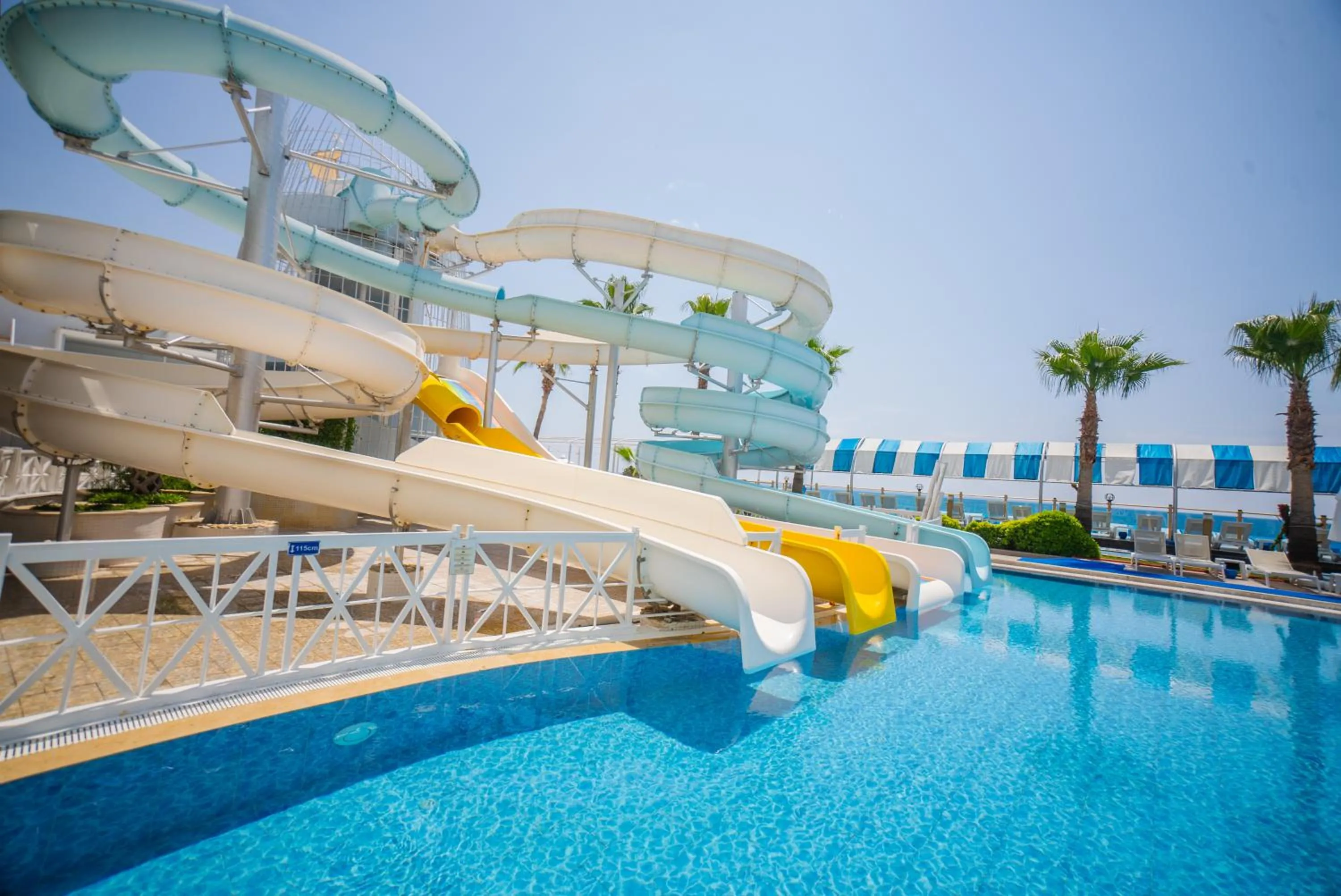 Swimming pool in Orange County Alanya