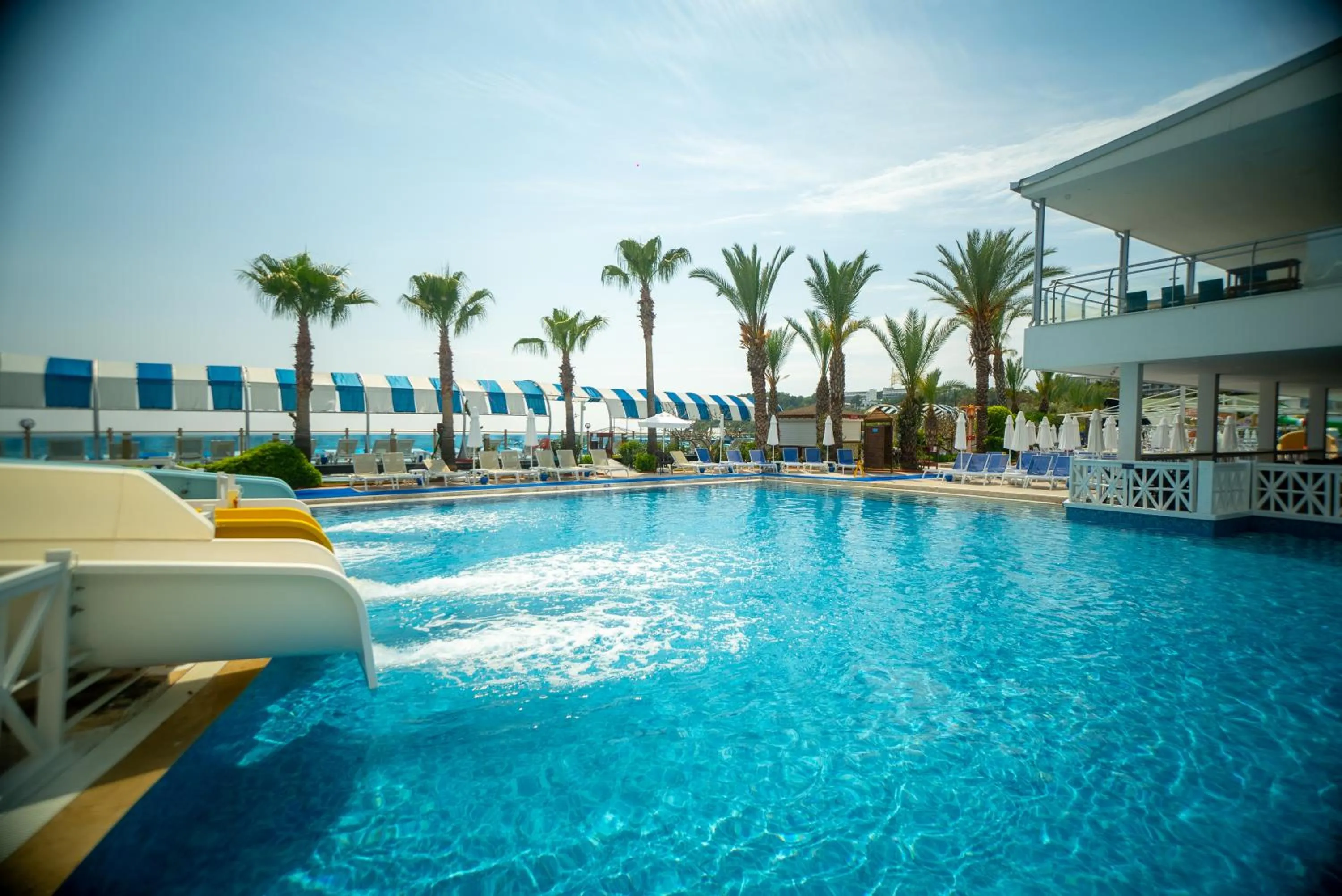 Swimming pool in Orange County Alanya