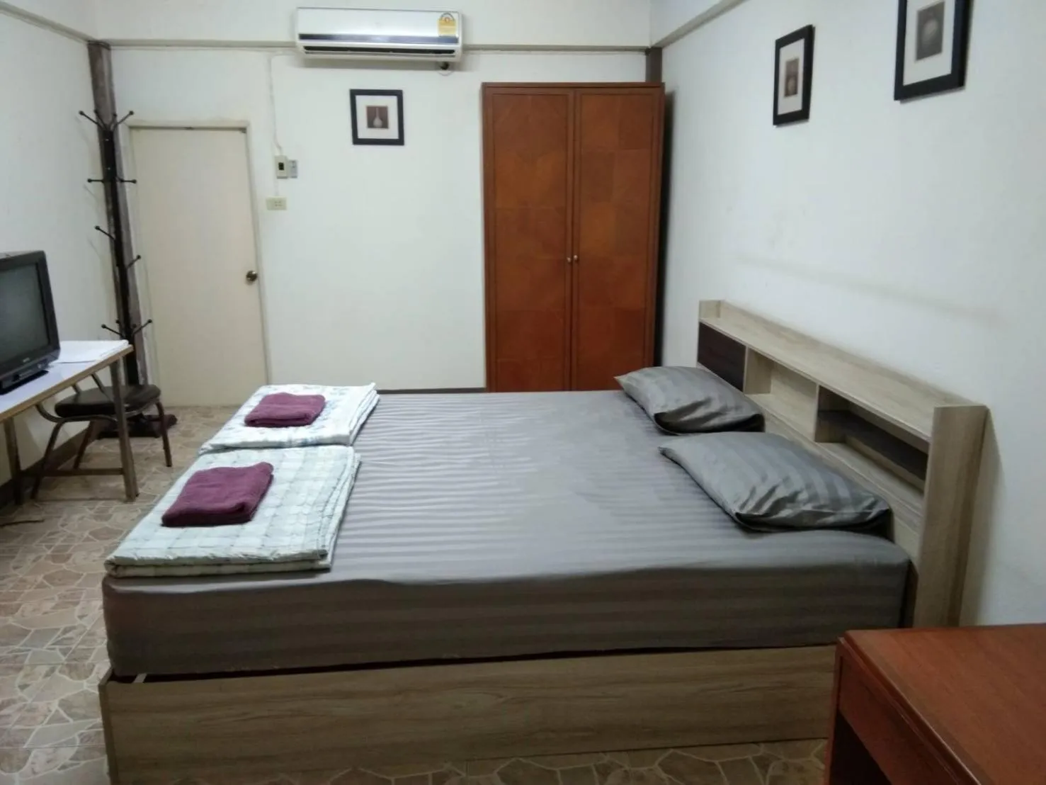 Photo of the whole room, Bed in E2S Place