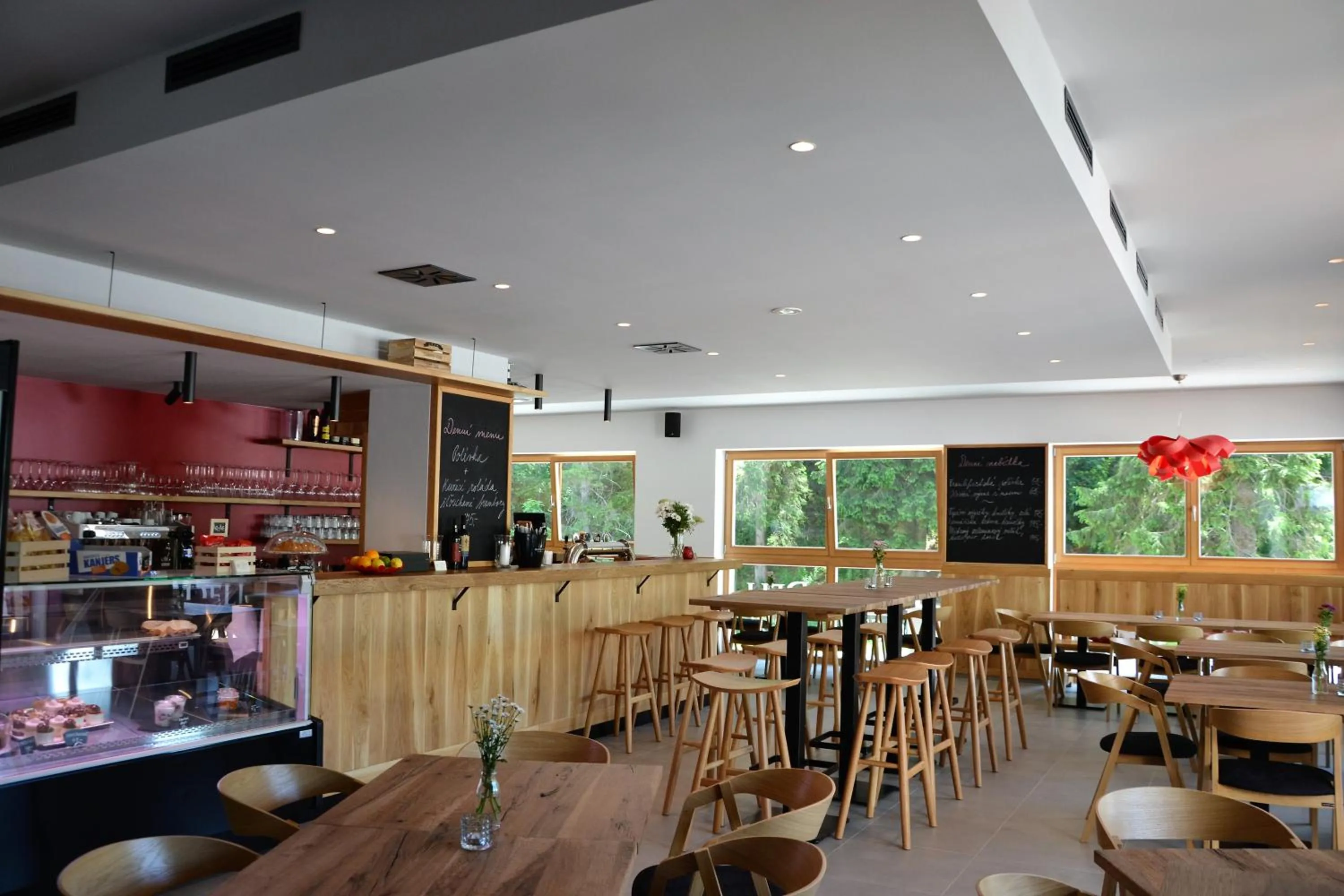 Restaurant/places to eat in Residence Post