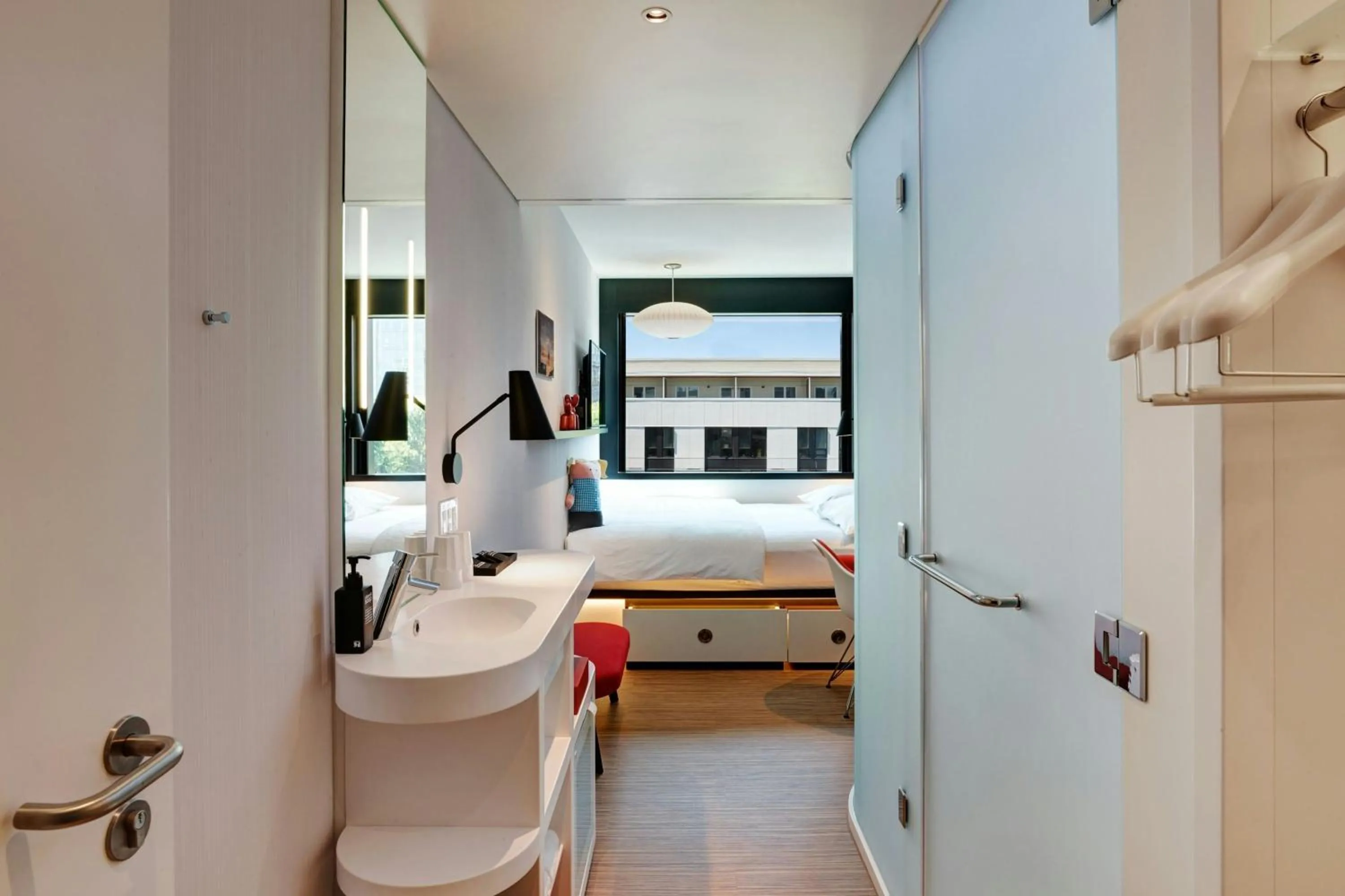 Bedroom, Bed in citizenM Seattle South Lake