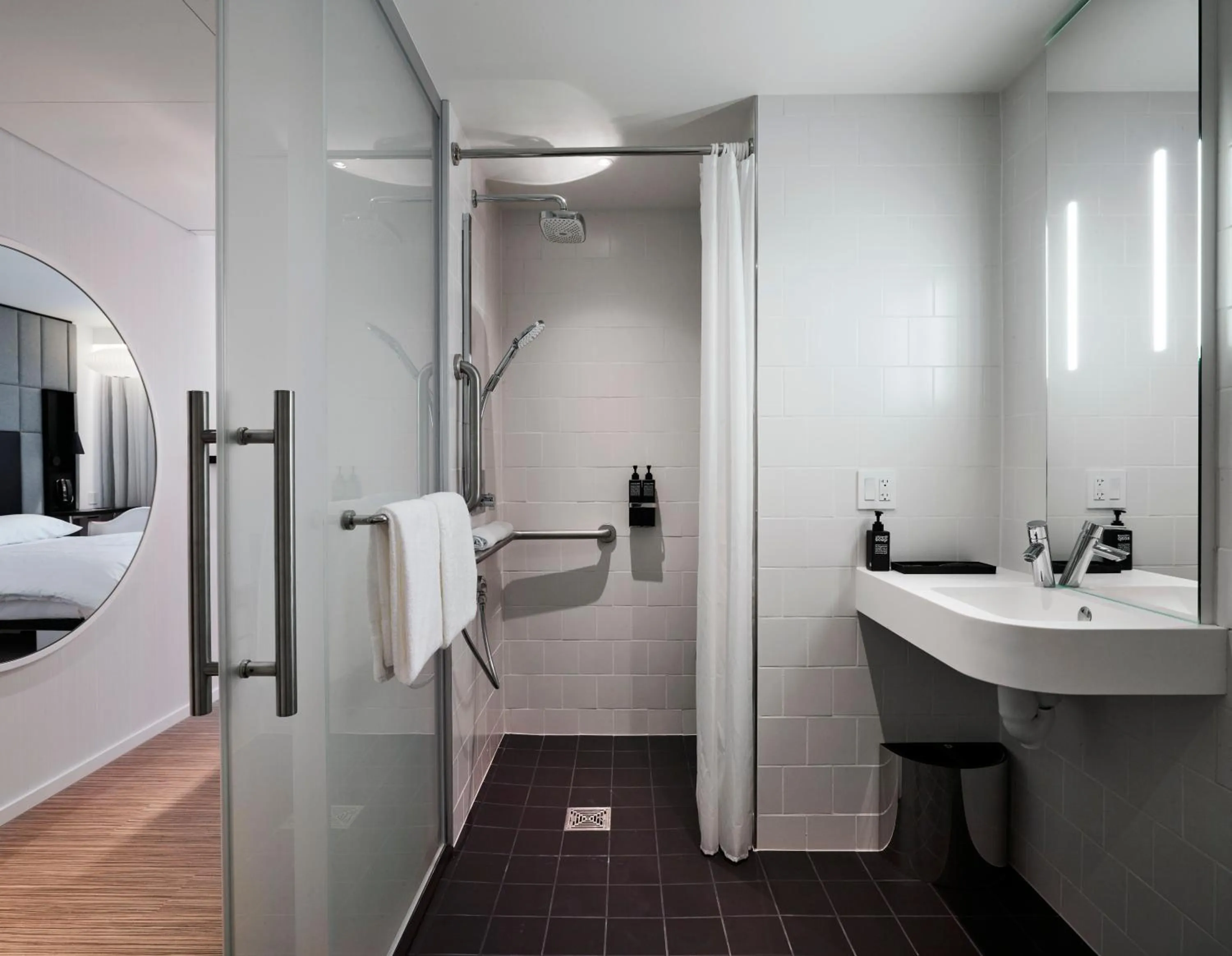 Bathroom, Bed in citizenM Seattle South Lake