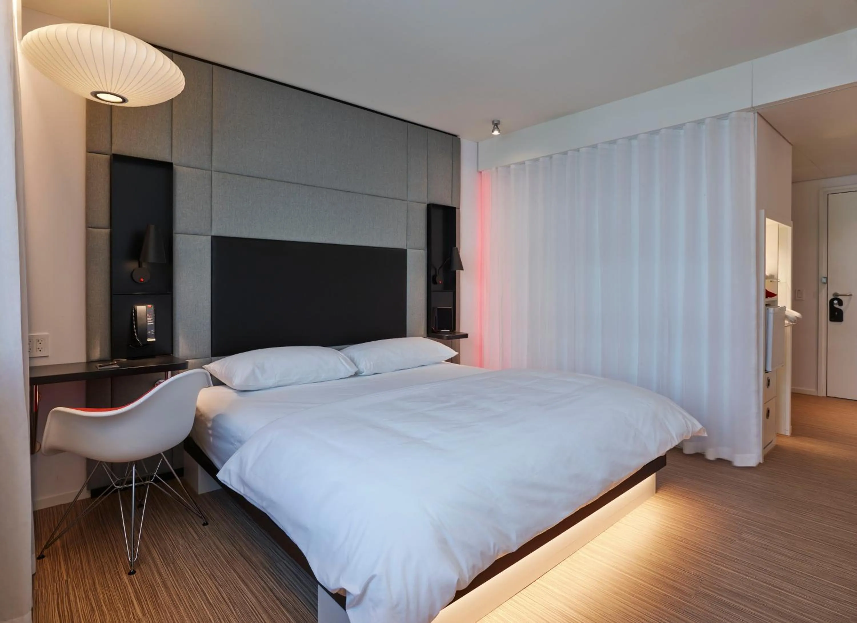 Bedroom, Bed in citizenM Seattle South Lake