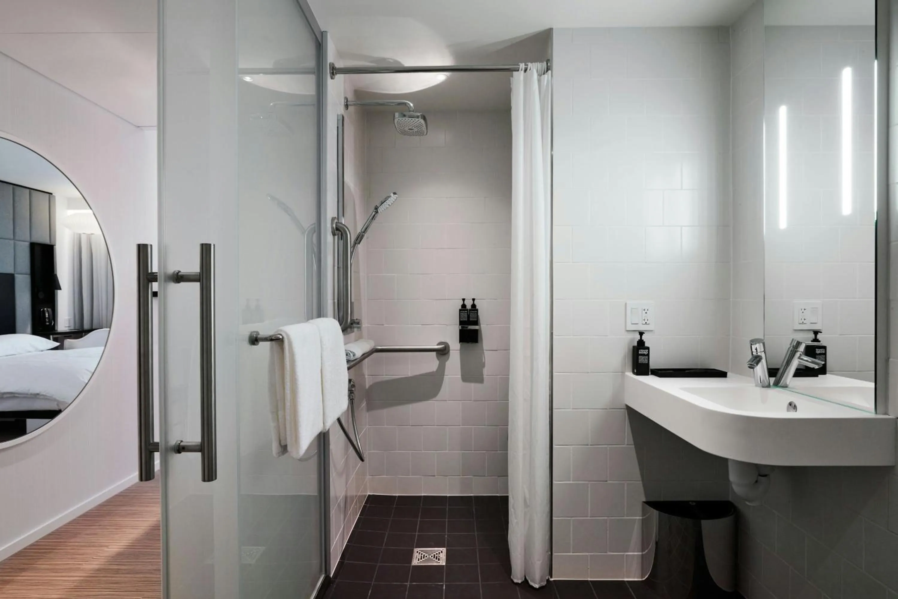 Bedroom in citizenM Seattle South Lake