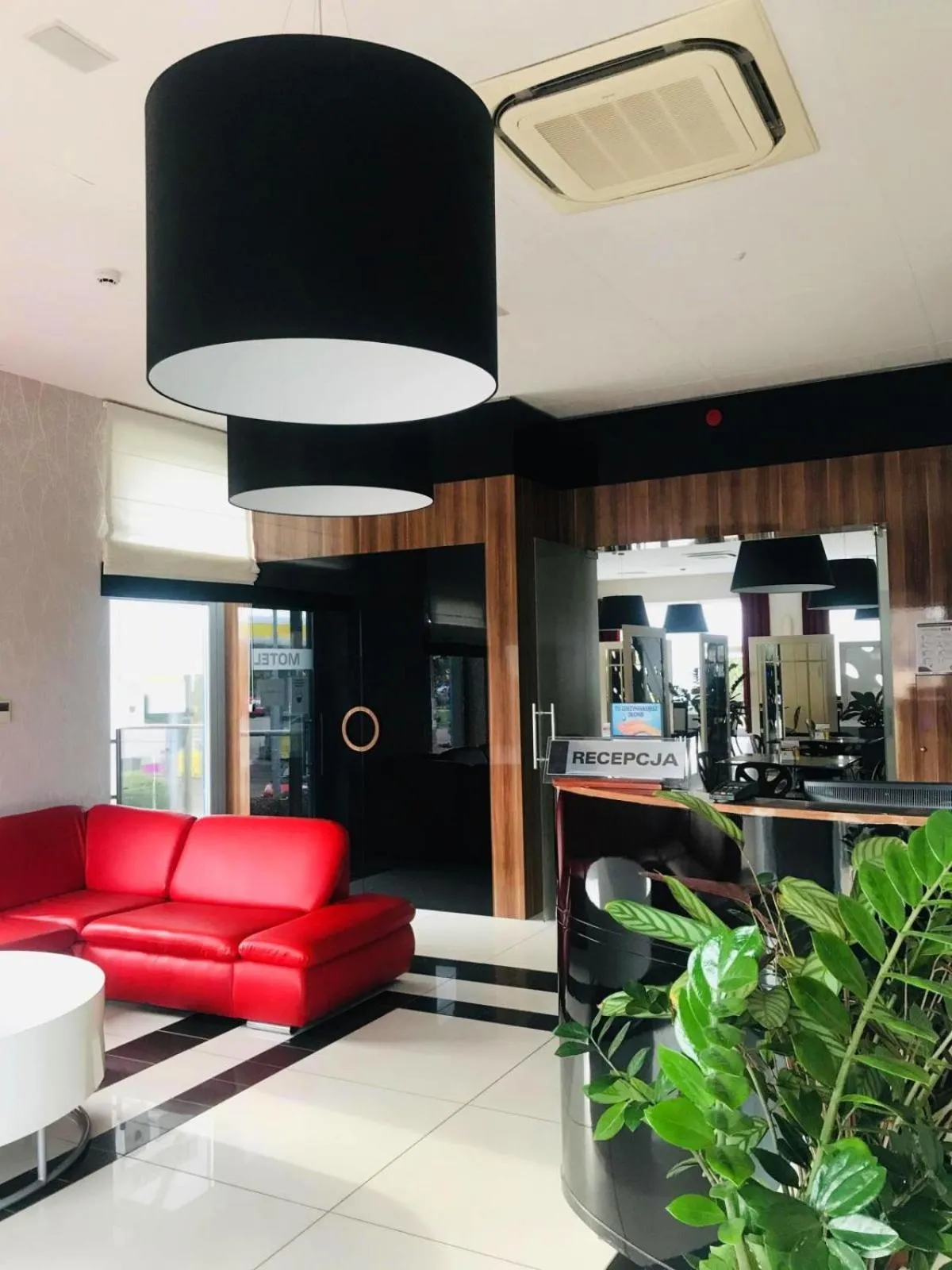 Lobby or reception in Restauracja 32 Motel