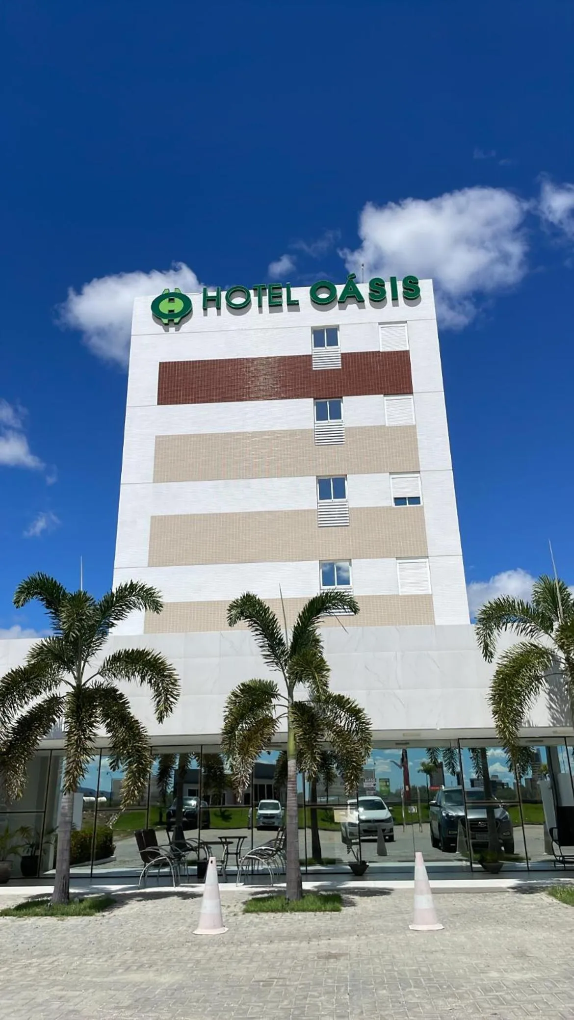 Property building in Hotel Oásis de Patos