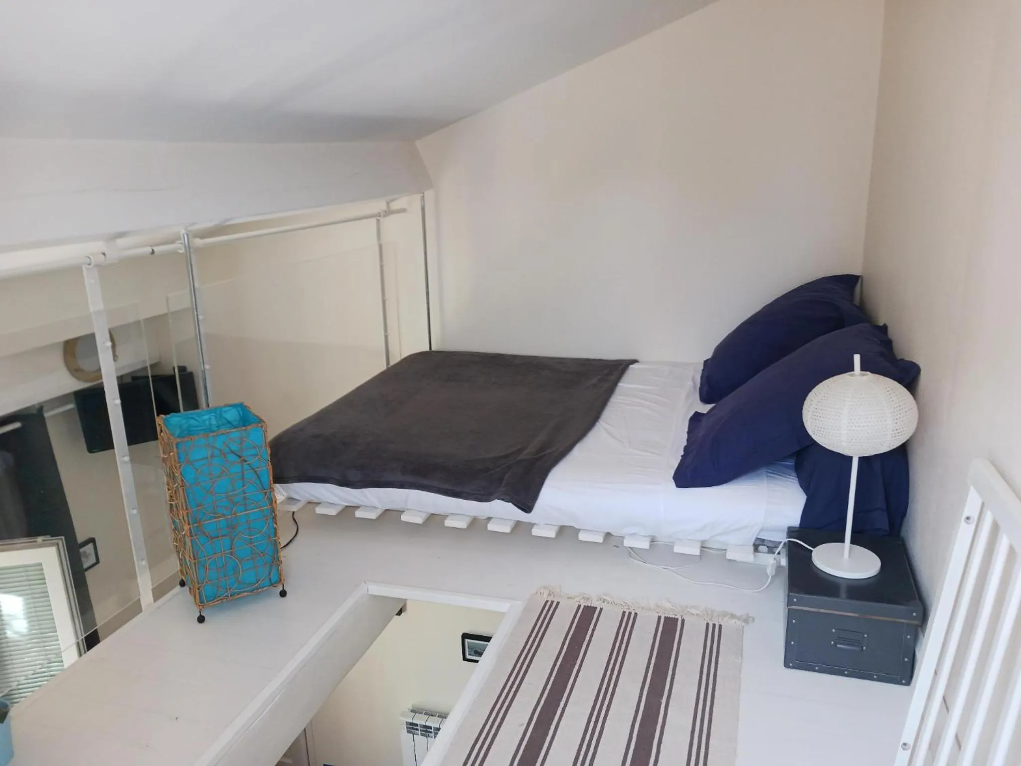 Bed in L'ISLE DE FRANCE