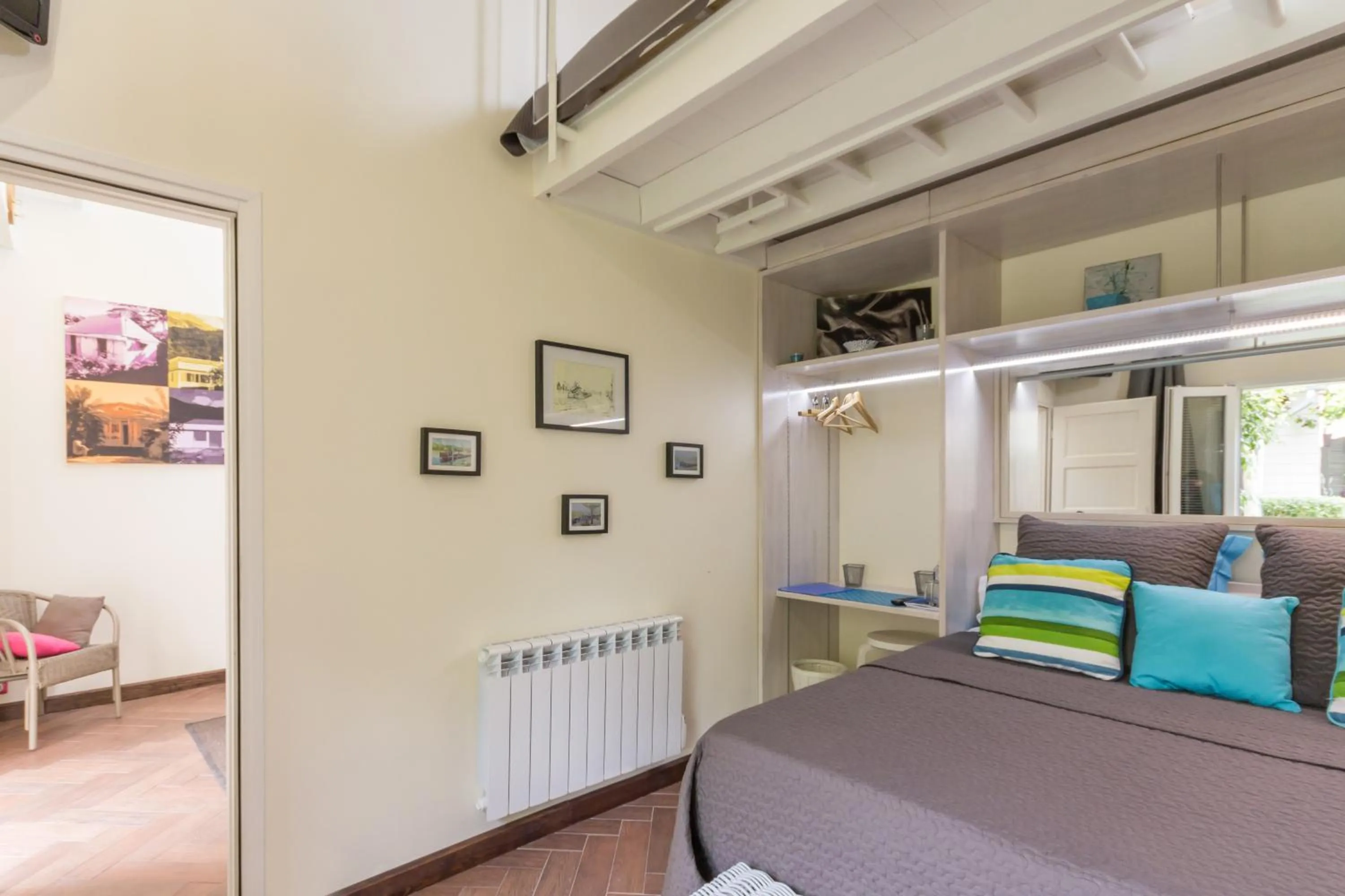 Bedroom, Bed in L'ISLE DE FRANCE