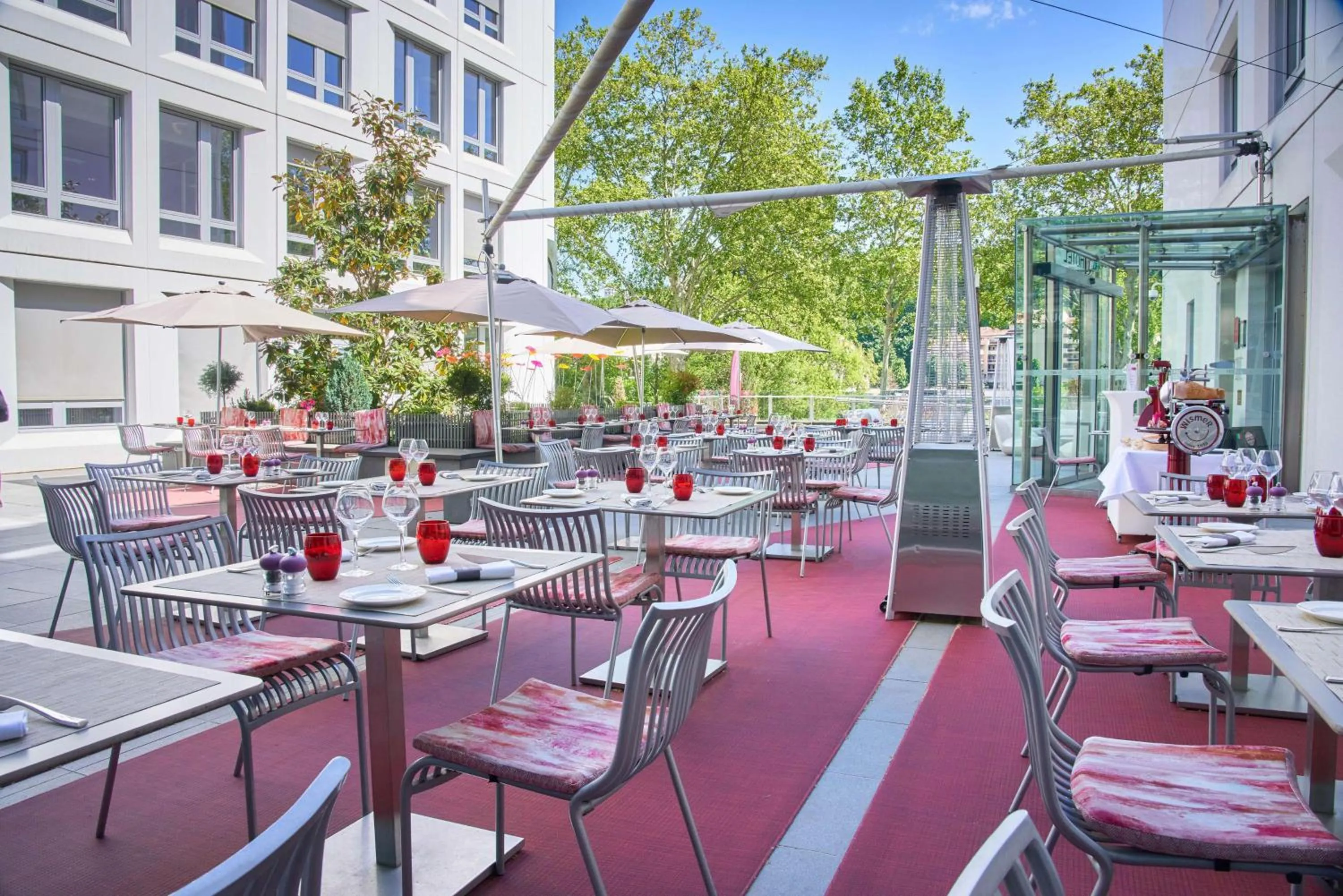 Restaurant/places to eat in Spark by Hilton Lyon Ouest