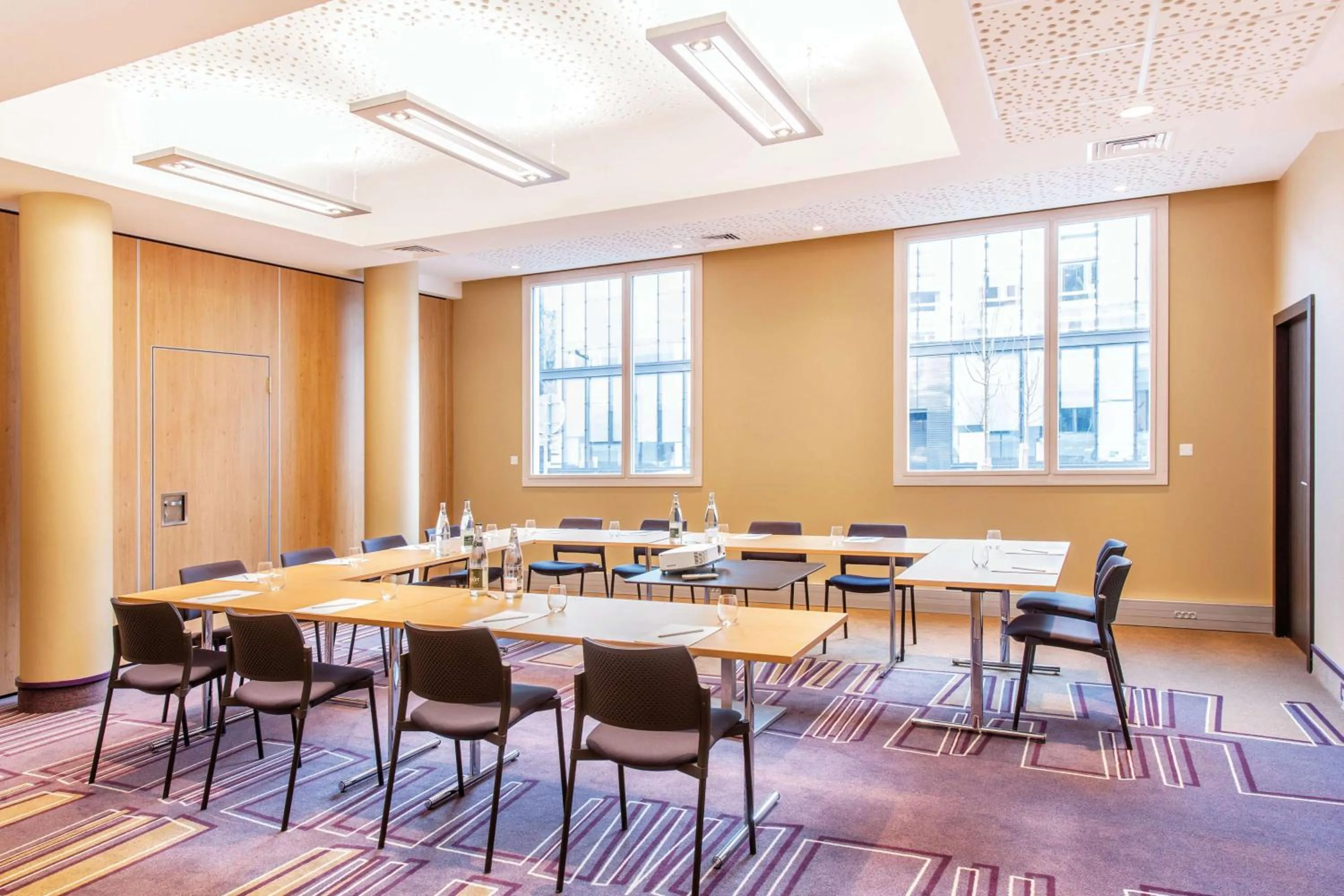 Meeting/conference room in Spark by Hilton Lyon Ouest