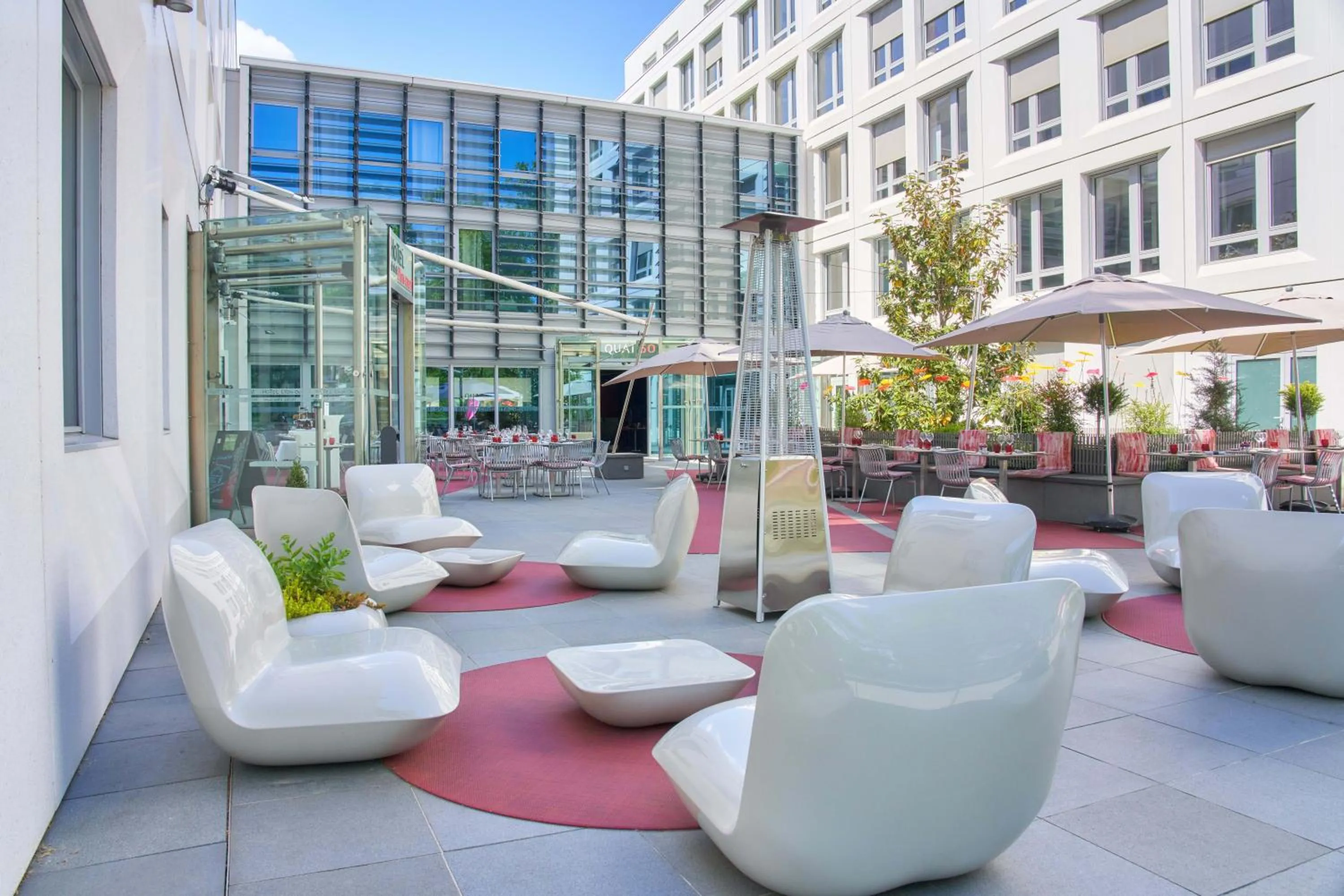 Patio in Spark by Hilton Lyon Ouest