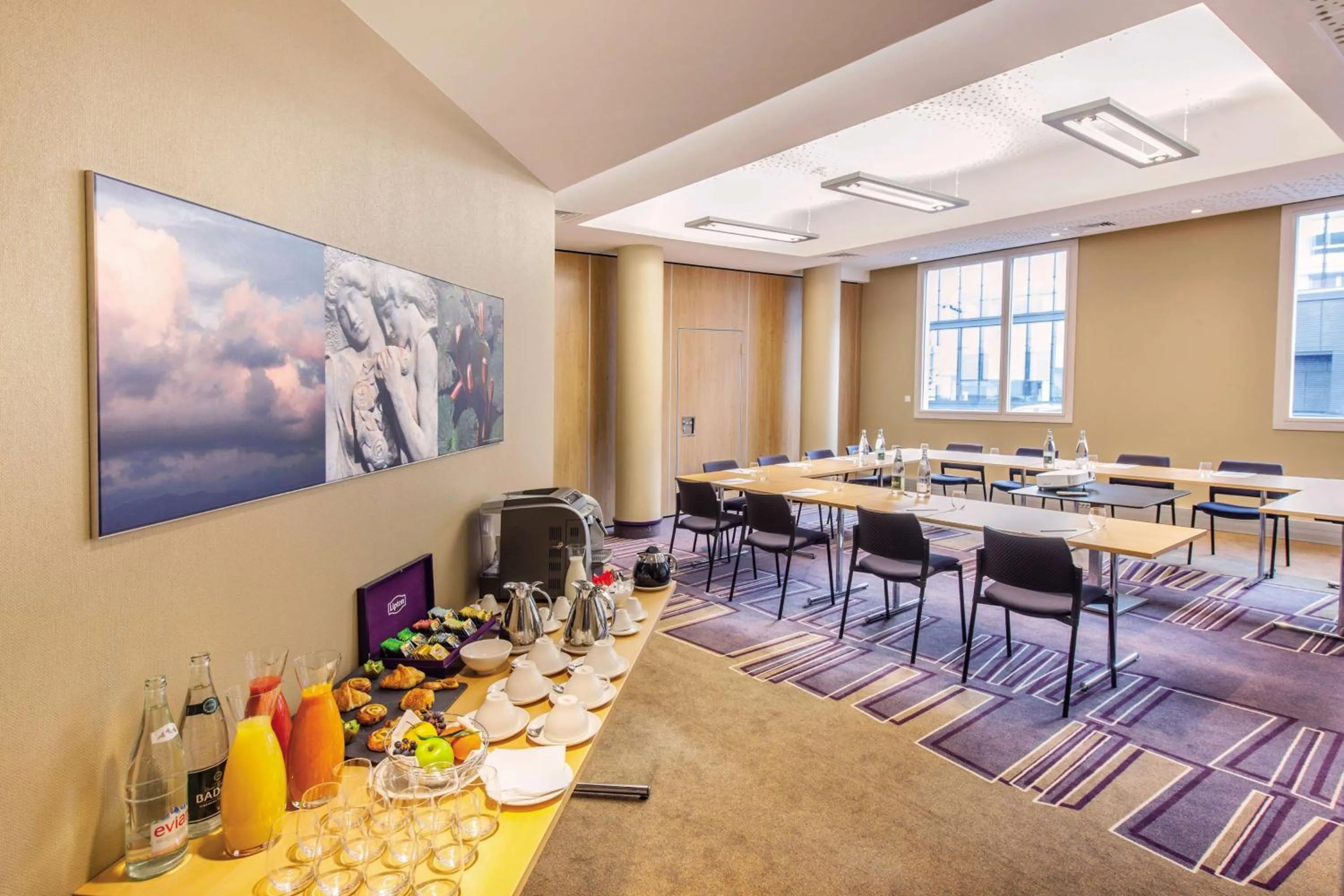 Meeting/conference room in Spark by Hilton Lyon Ouest