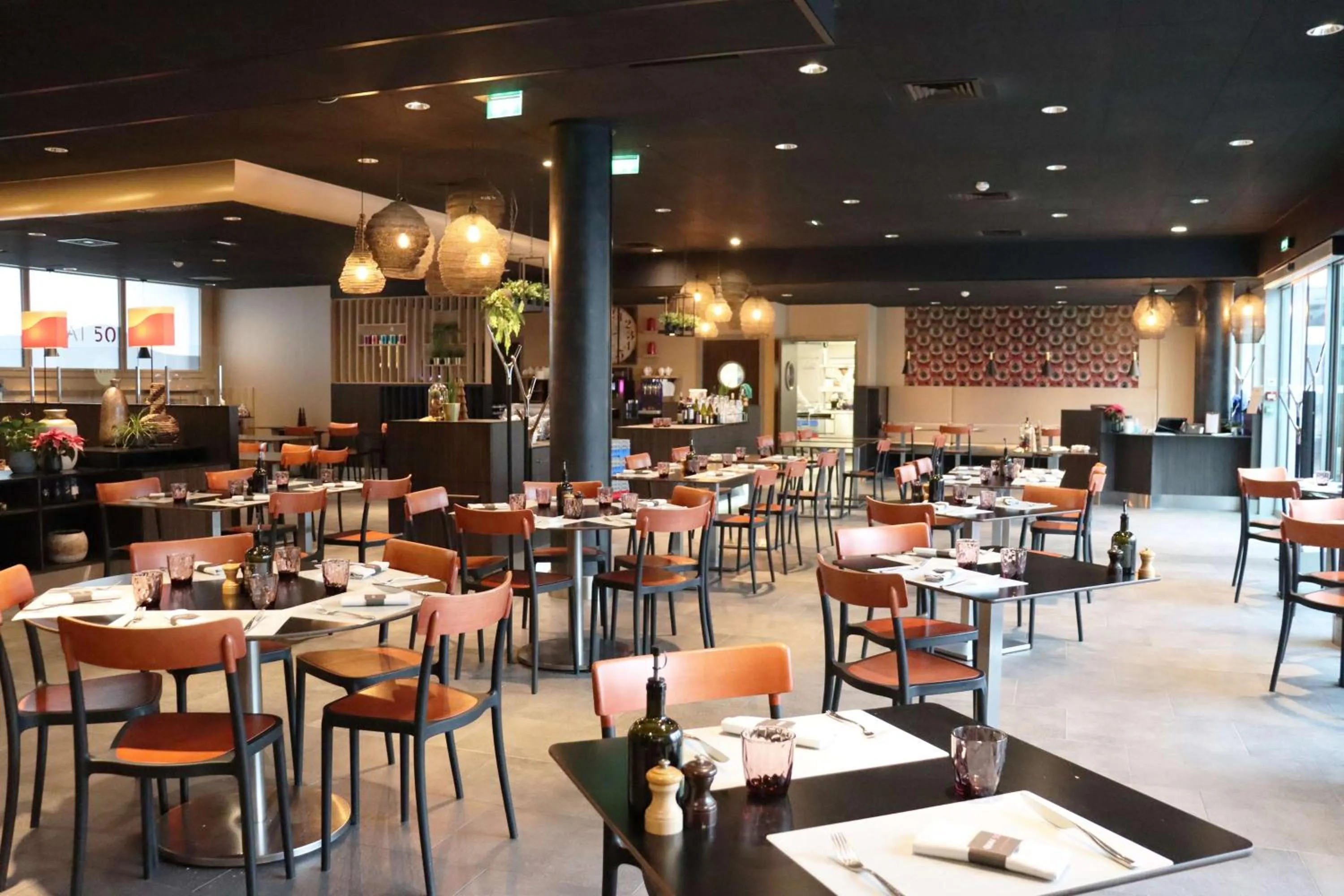 Restaurant/places to eat in Spark by Hilton Lyon Ouest