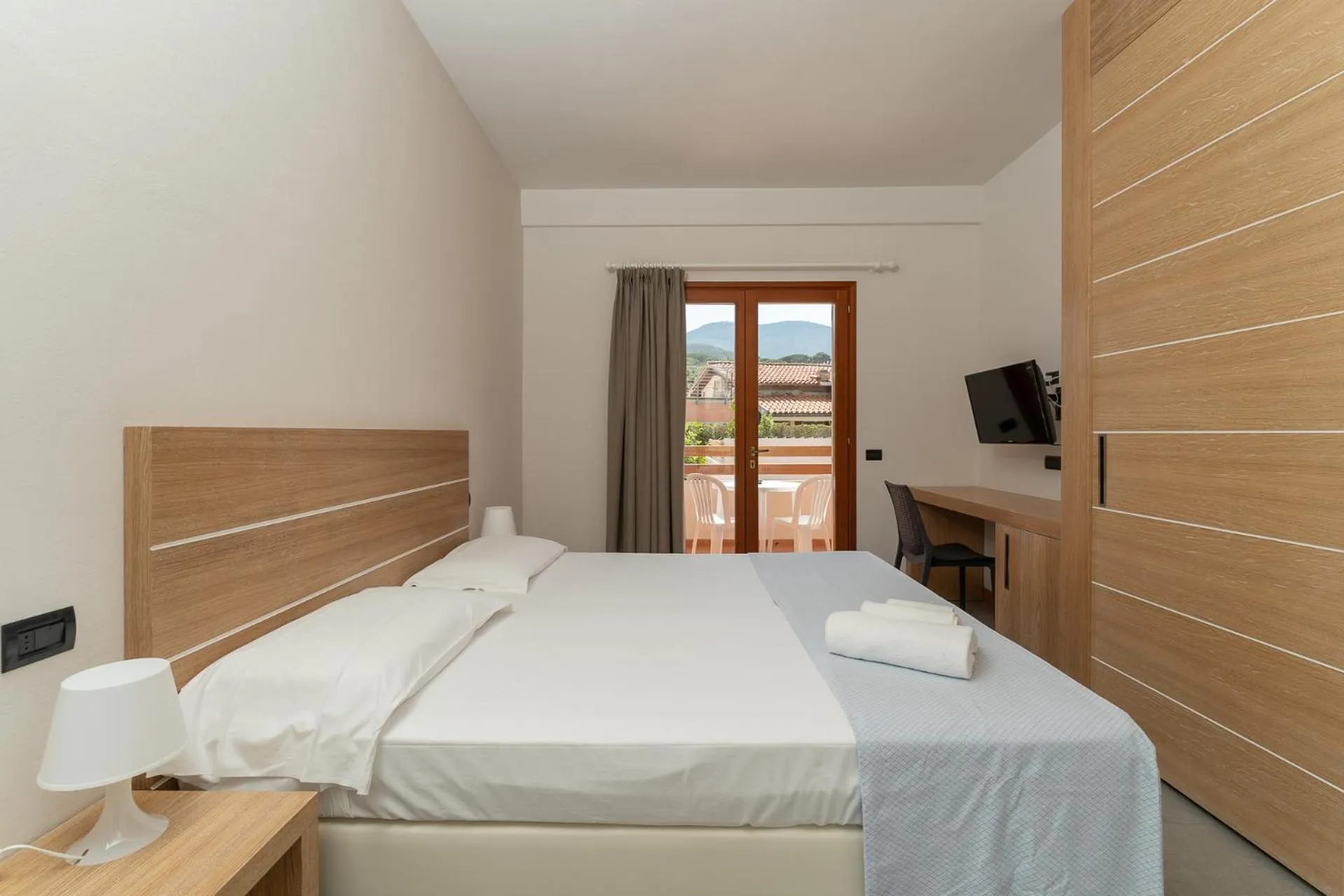 Bedroom, Bed in Hotel Delfino