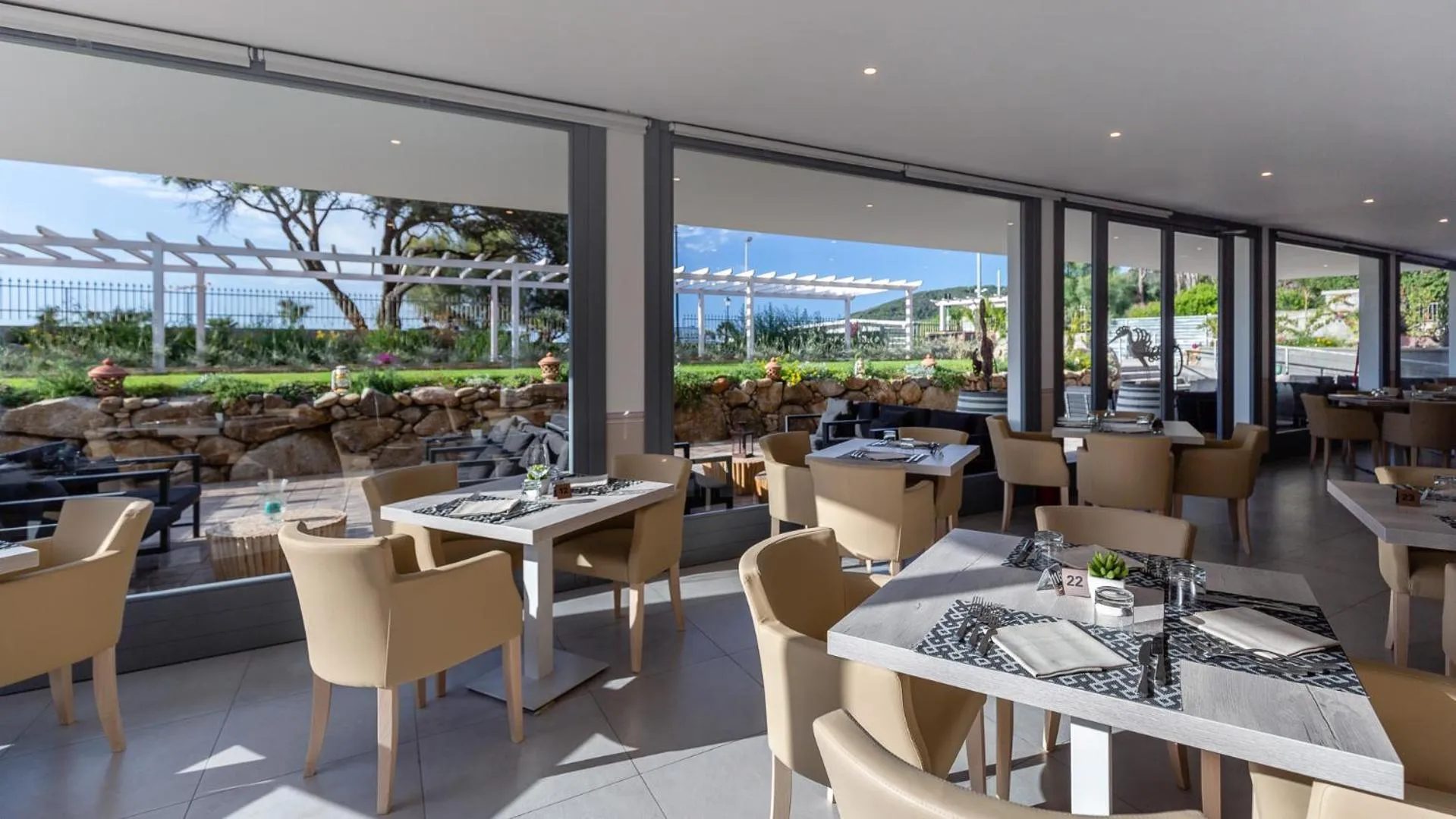 Restaurant/places to eat in Hotel Delfino