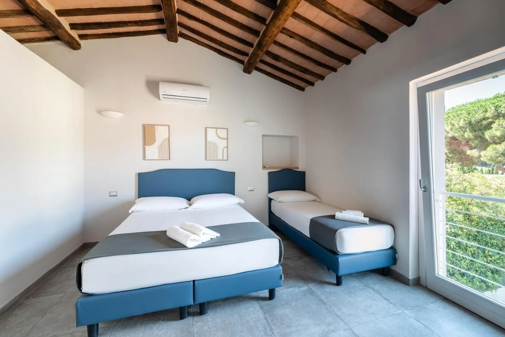 Bedroom, Bed in Hotel Delfino